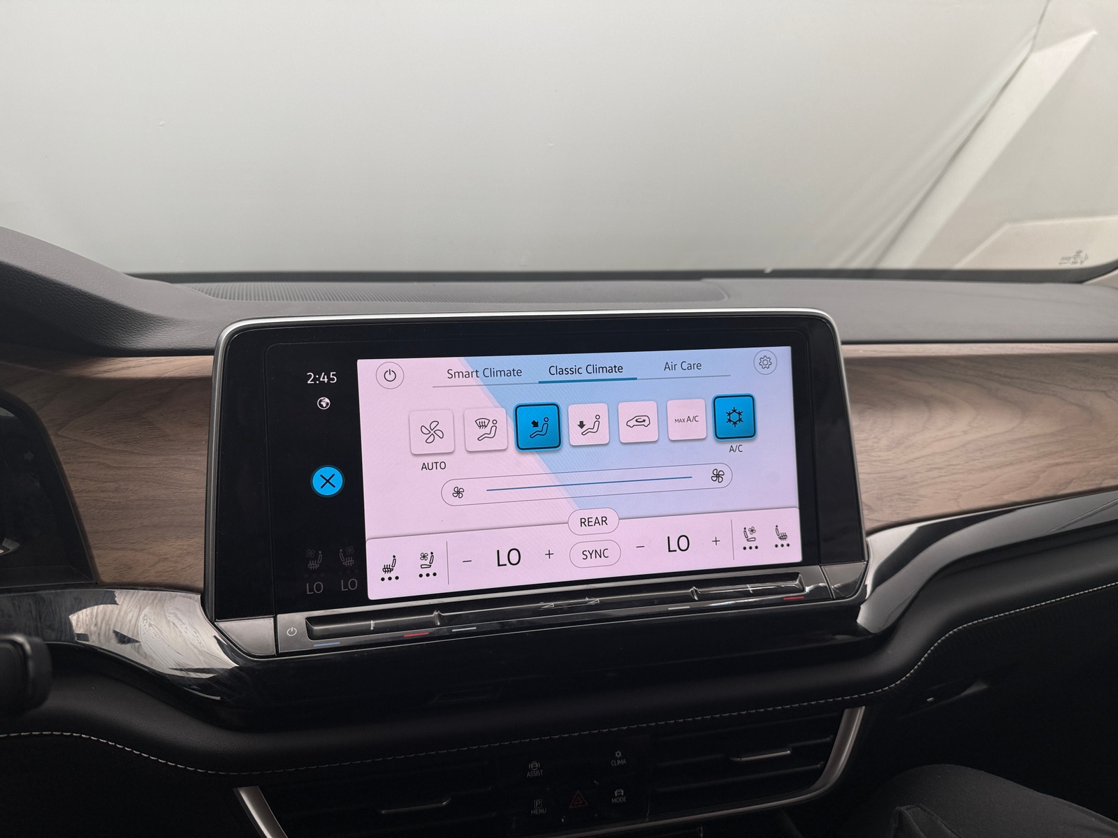 Thumbnail: 2024 Volkswagen Atlas - 3