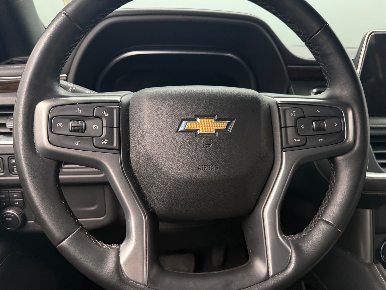 Thumbnail: 2023 Chevrolet Suburban - 4