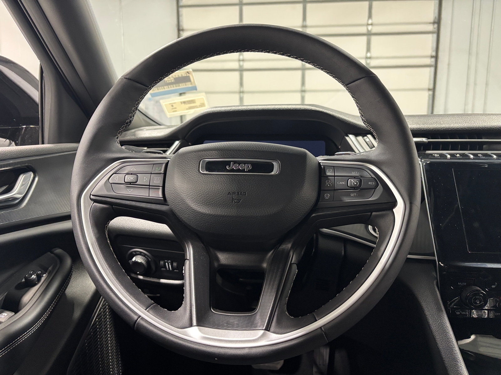 Thumbnail: 2025 Jeep Grand Cherokee - 4