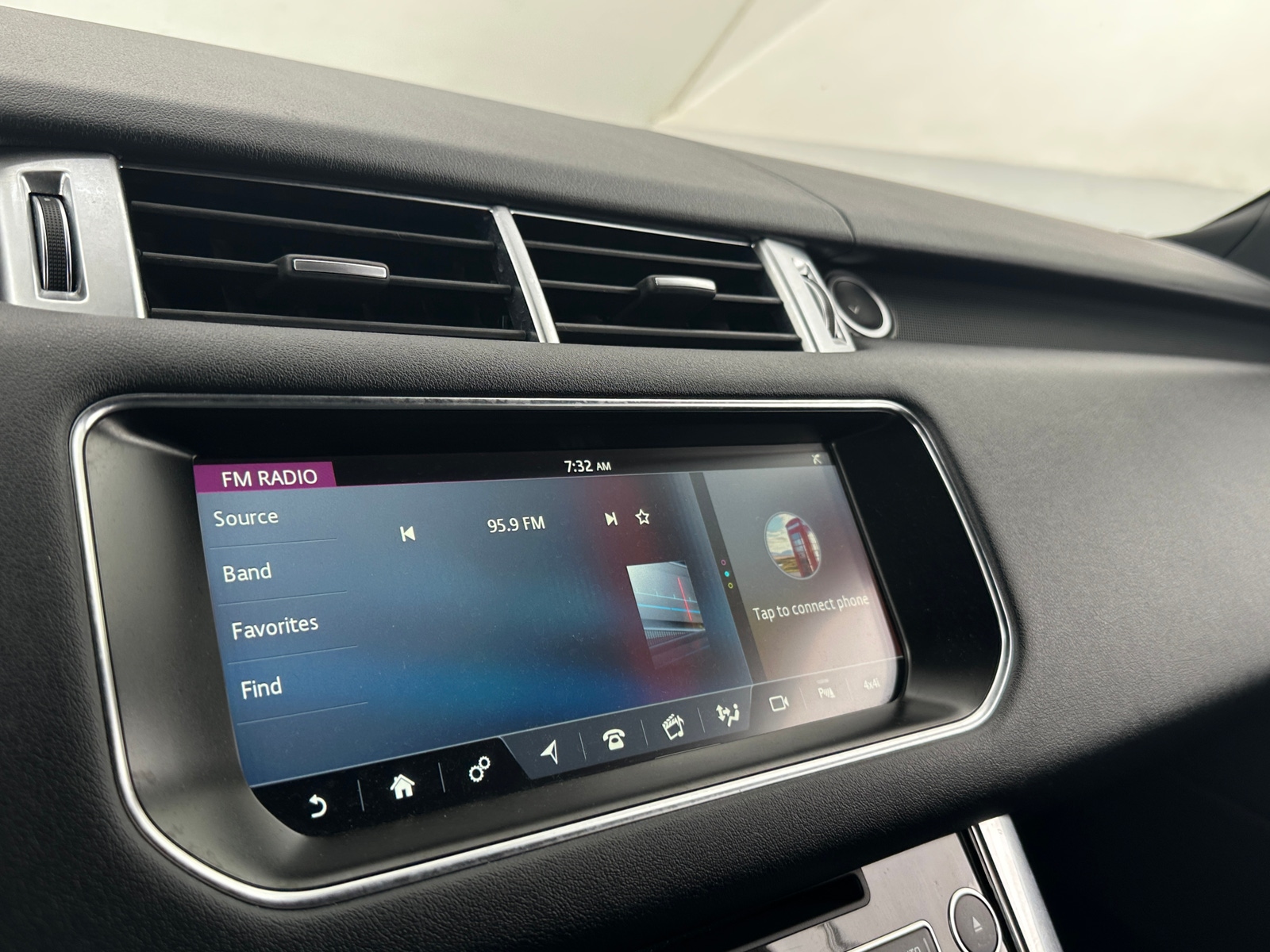 Thumbnail: 2017 Land Rover Range Rover Sport - 3