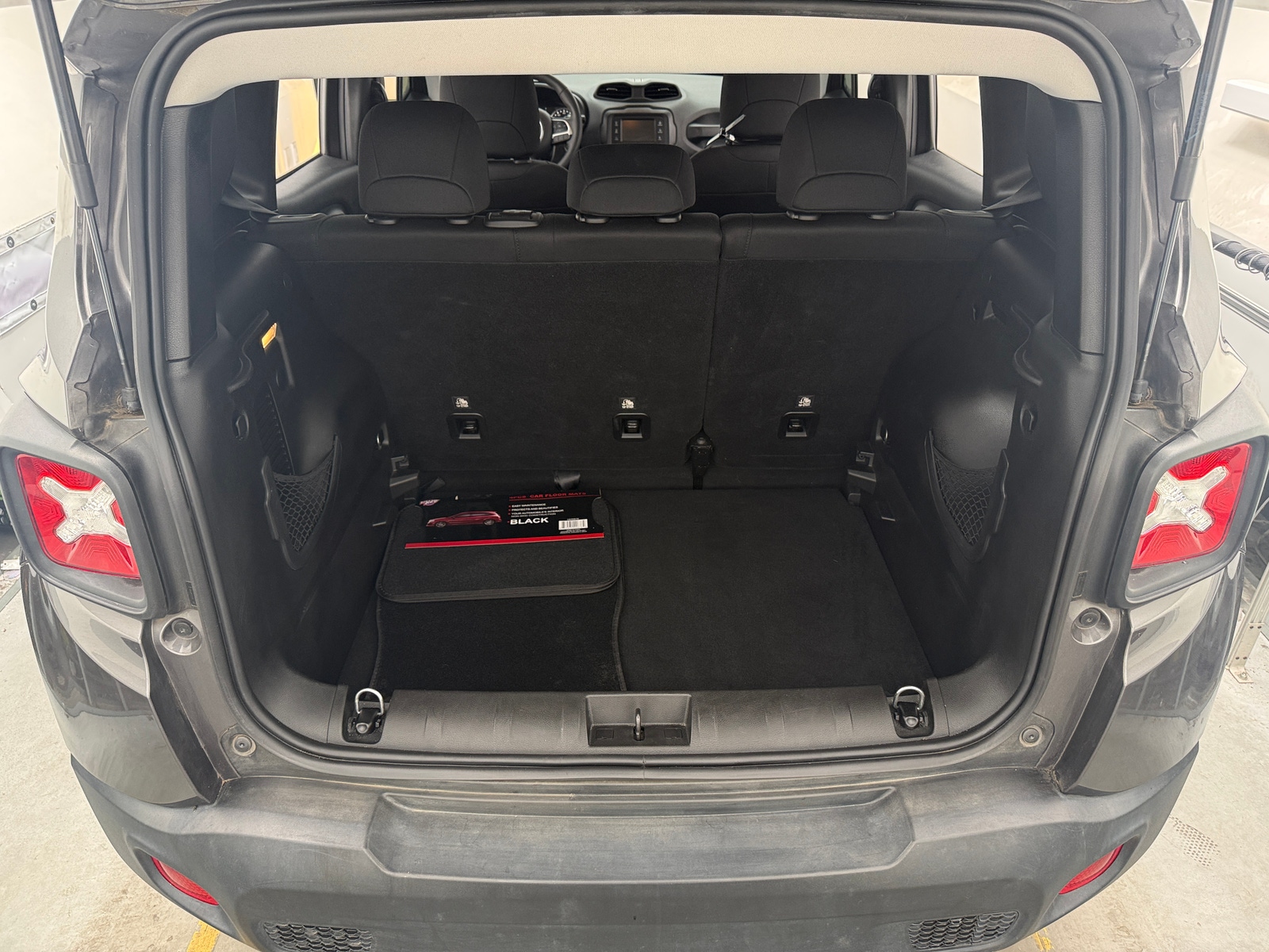 Thumbnail: 2019 Jeep Renegade - 7