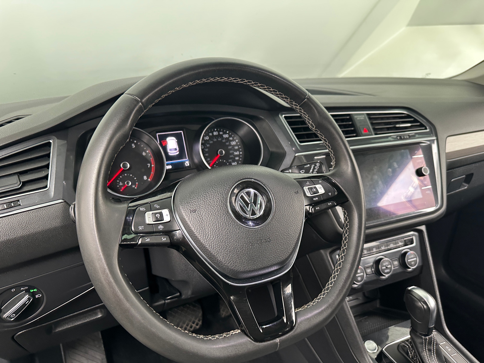 Thumbnail: 2021 Volkswagen Tiguan - 4