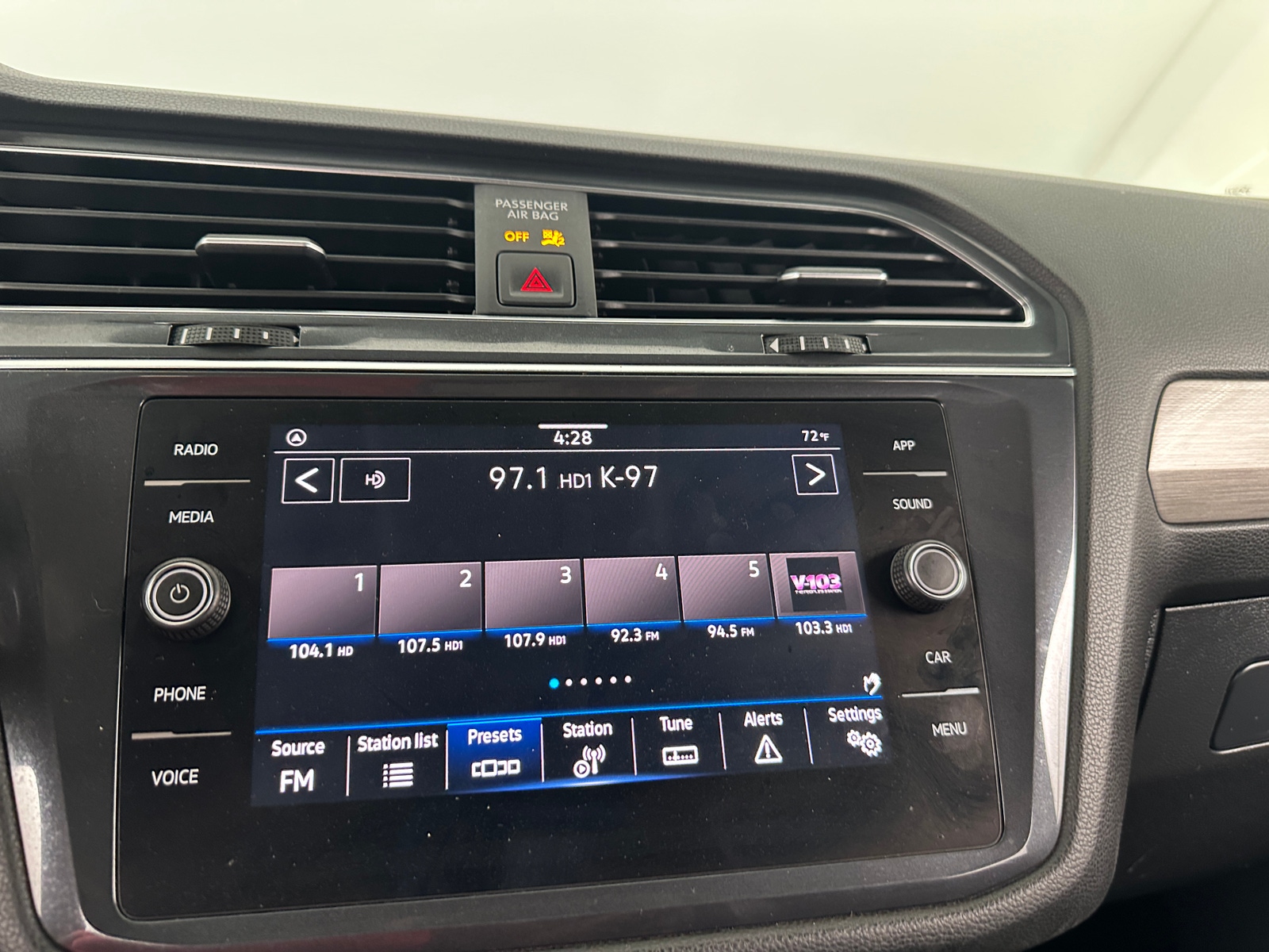 Thumbnail: 2021 Volkswagen Tiguan - 3