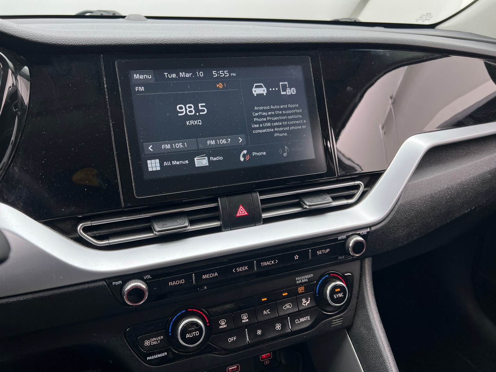 Thumbnail: 2020 Kia Niro - 4