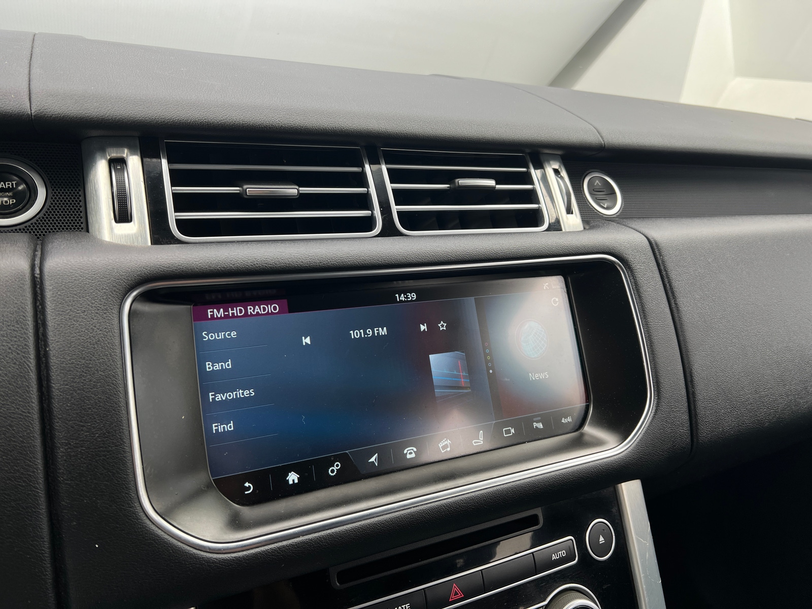 Thumbnail: 2017 Land Rover Range Rover - 3