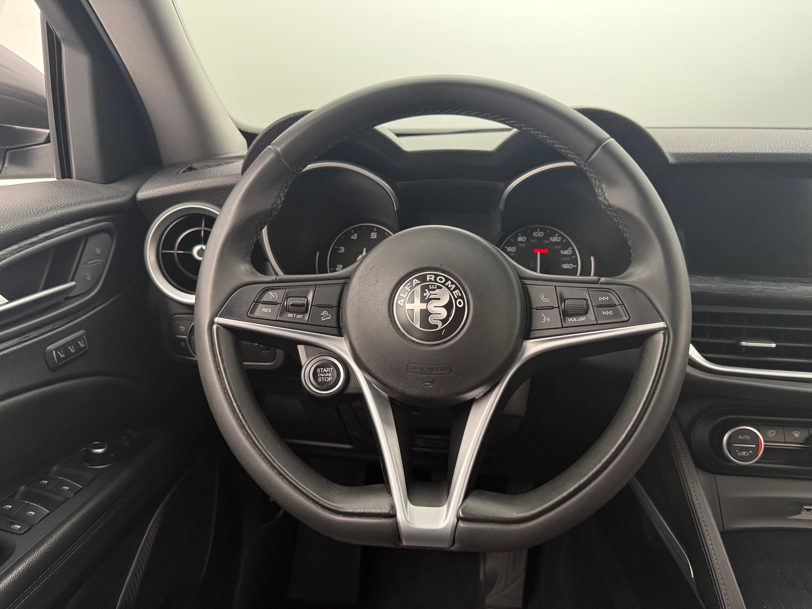 Thumbnail: 2019 Alfa Romeo Stelvio - 4