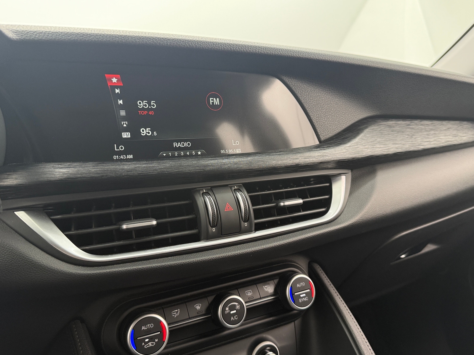 Thumbnail: 2019 Alfa Romeo Stelvio - 3