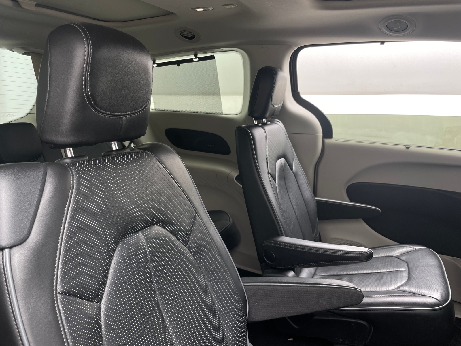 Thumbnail: 2020 Chrysler Pacifica - 5