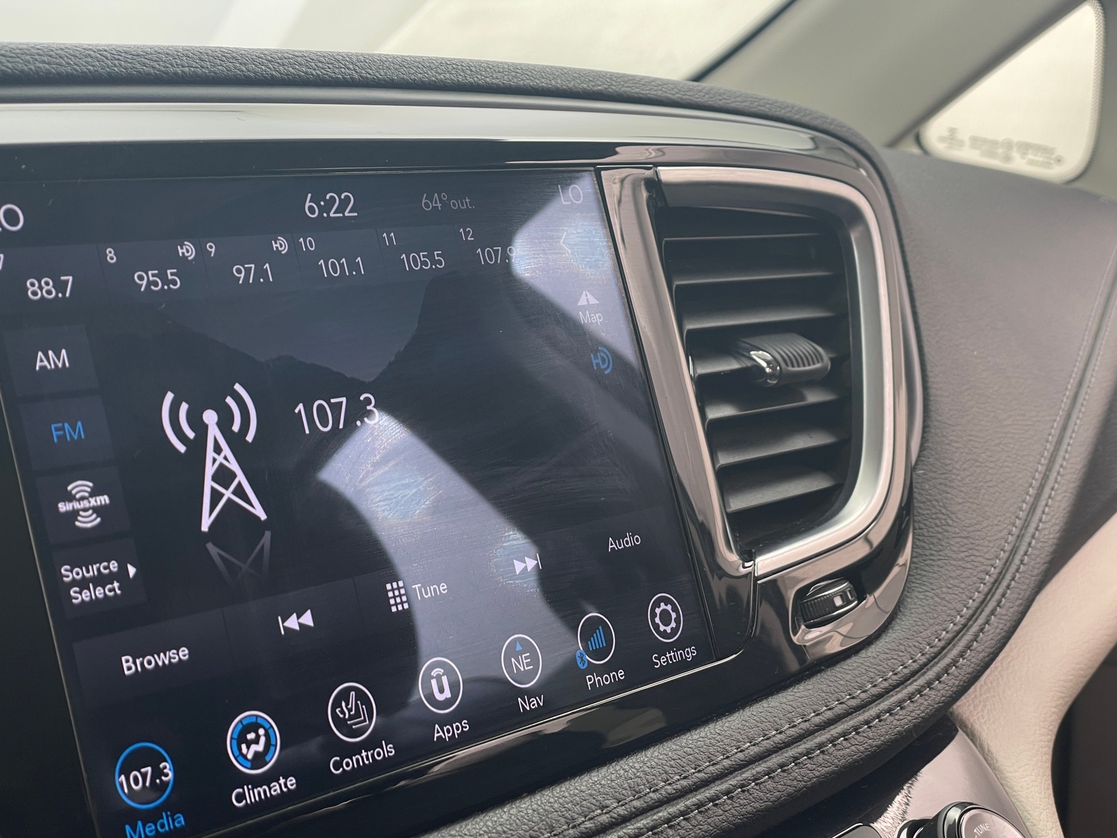 Thumbnail: 2020 Chrysler Pacifica - 3