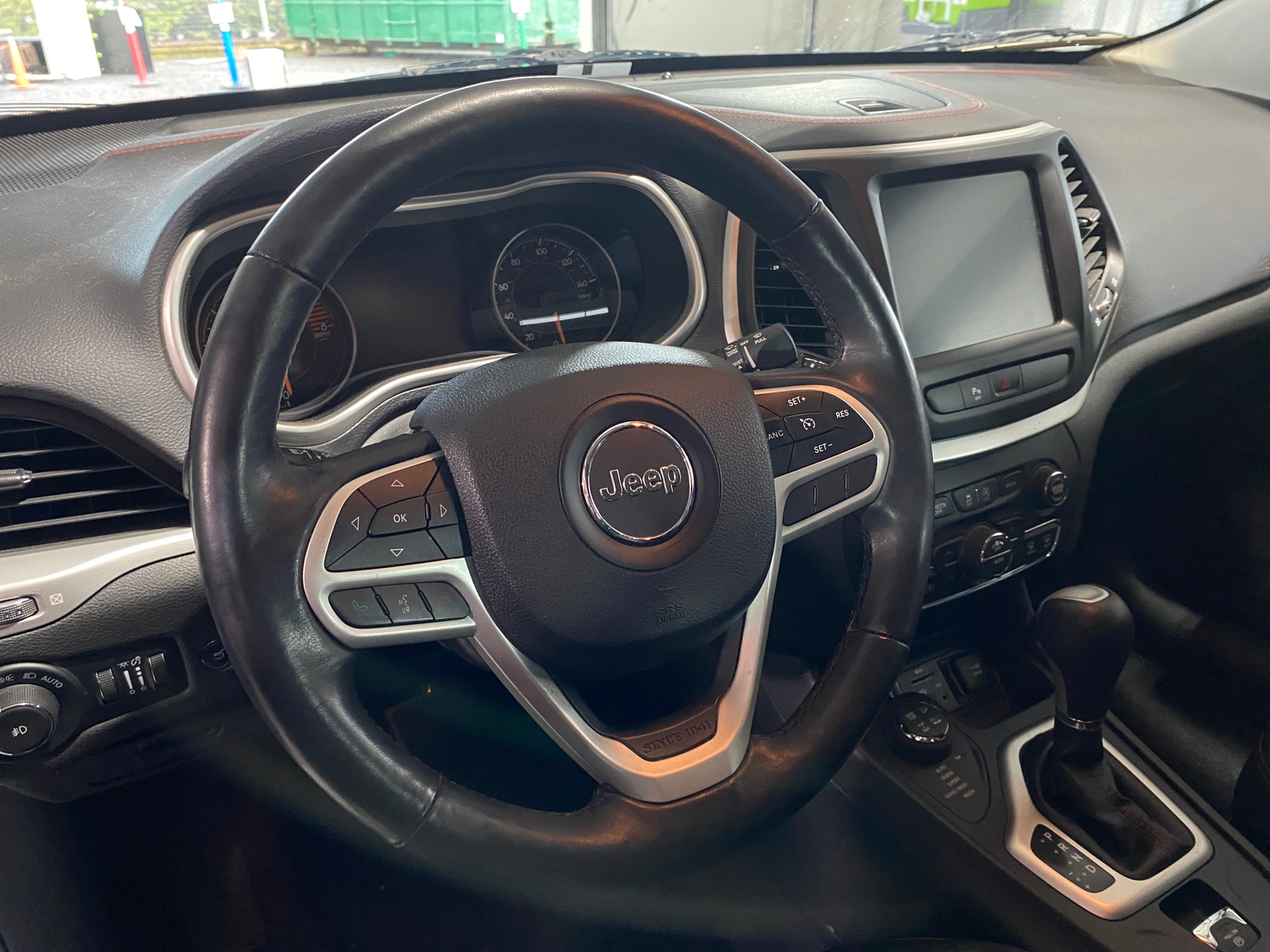 Thumbnail: 2017 Jeep Cherokee - 5