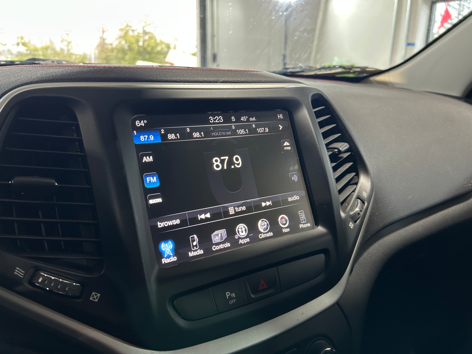 Thumbnail: 2017 Jeep Cherokee - 4