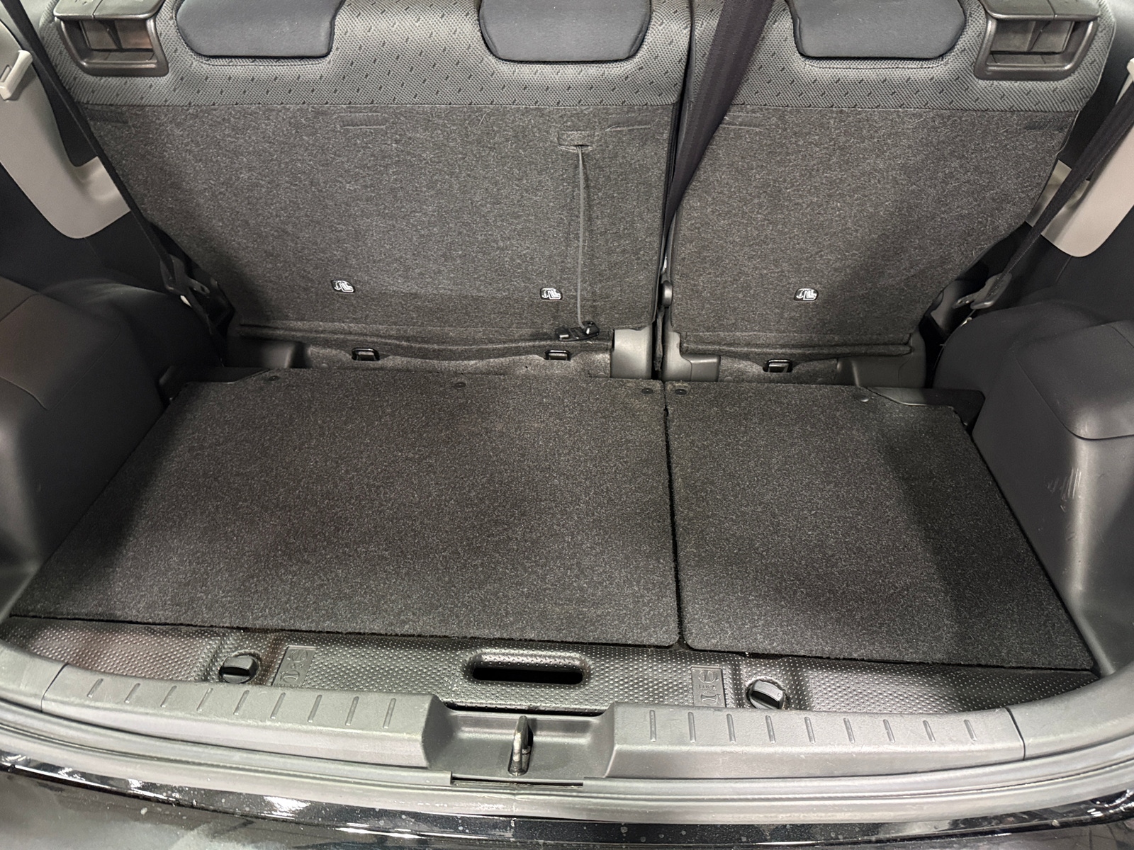 Thumbnail: 2011 Toyota Yaris - 6