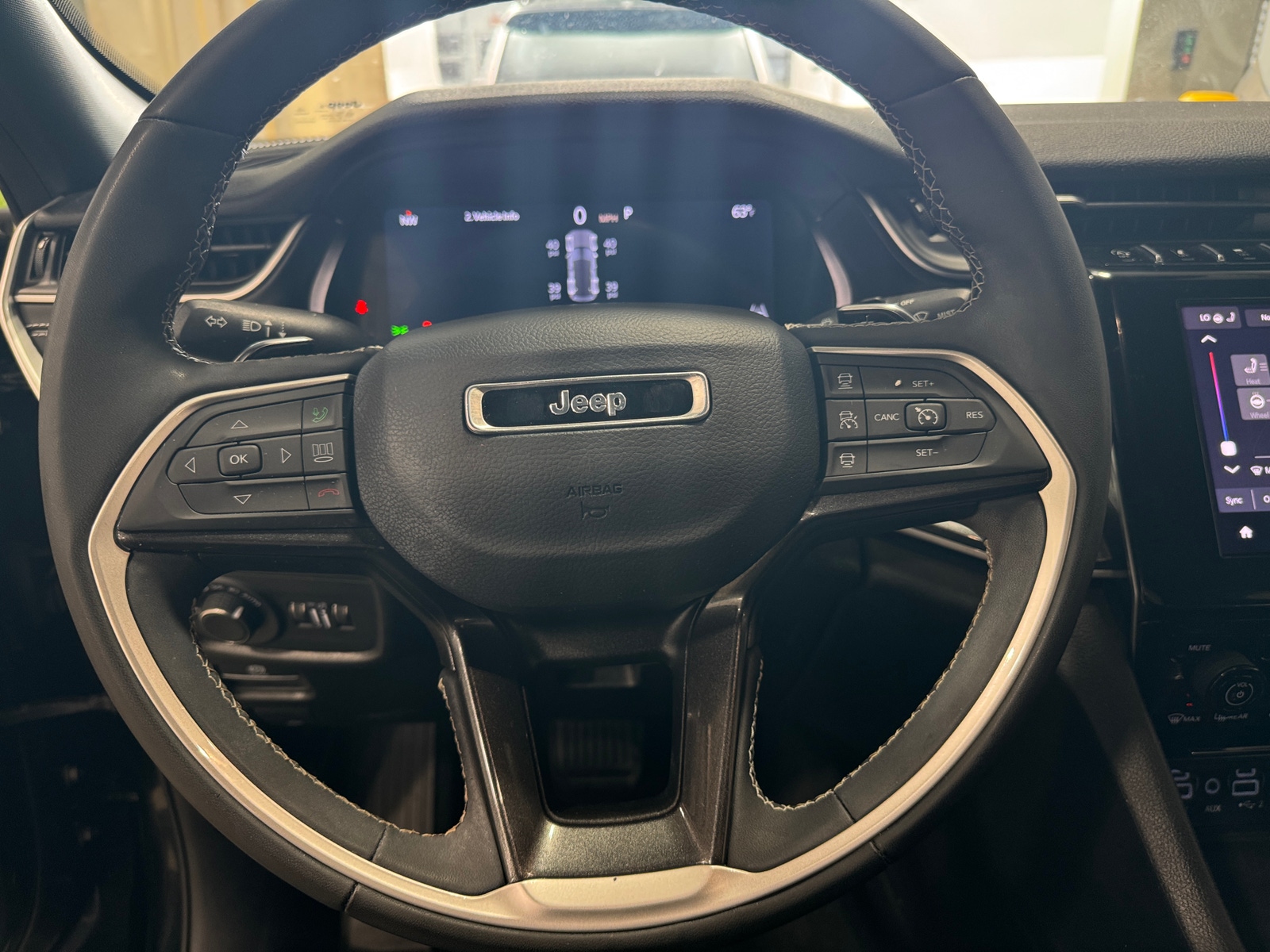 Thumbnail: 2023 Jeep Grand Cherokee - 4