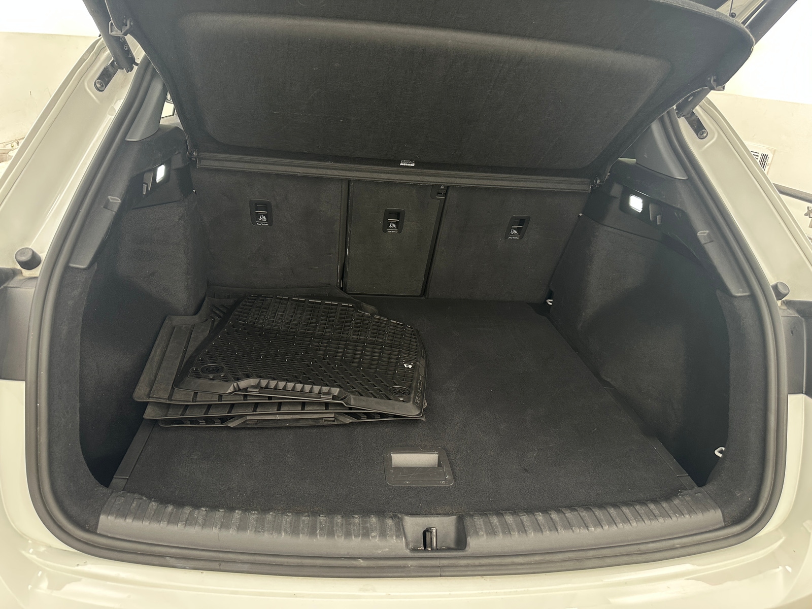 Thumbnail: 2023 Audi Q4 e-tron - 6