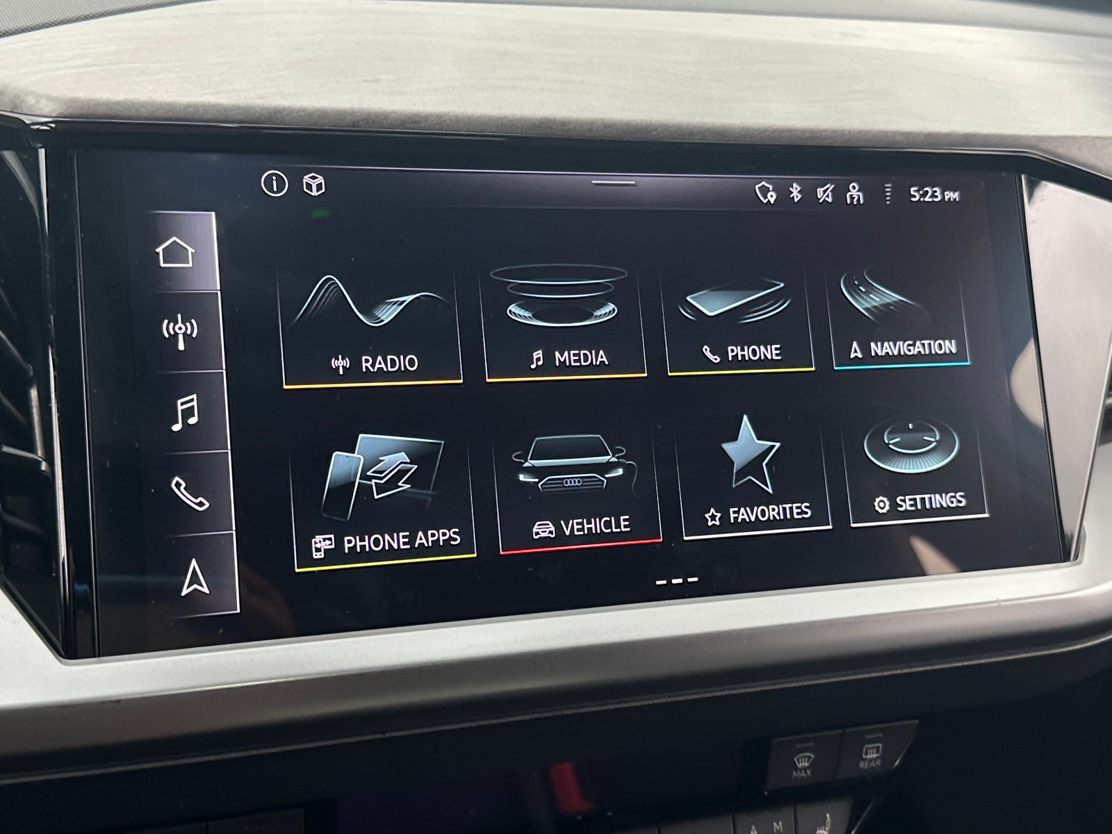 Thumbnail: 2023 Audi Q4 e-tron - 3