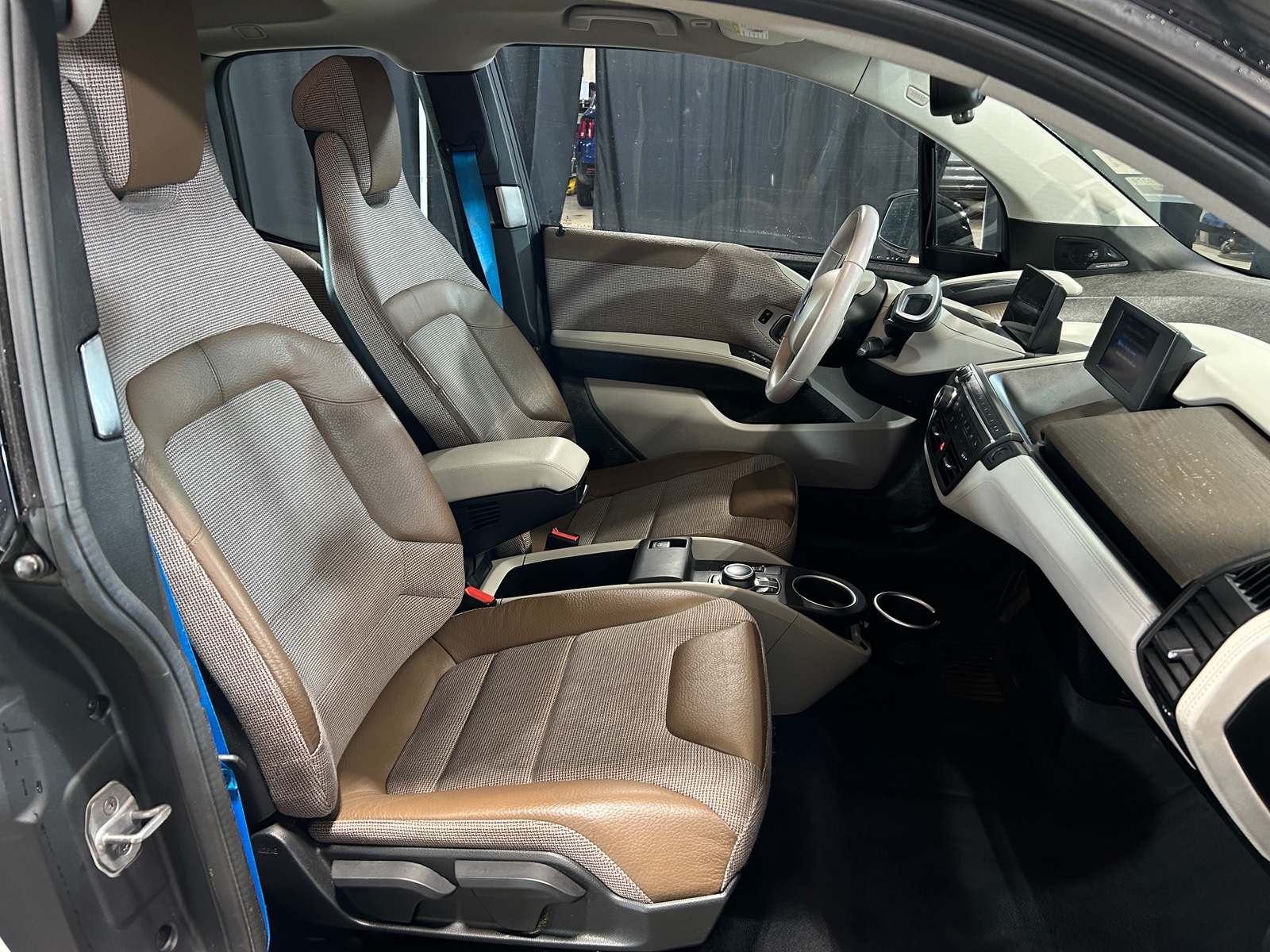 Thumbnail: 2019 BMW i3 - 2