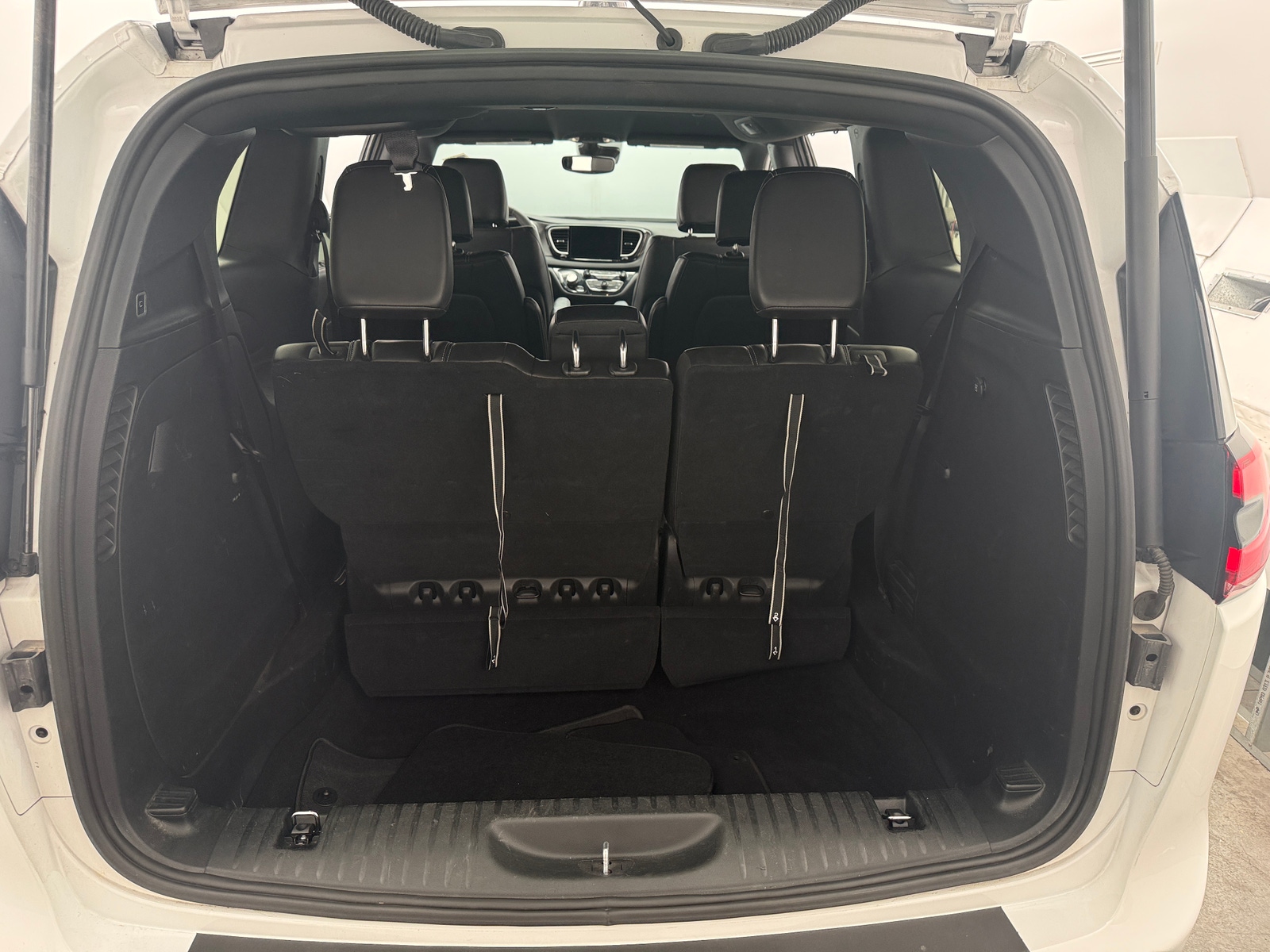 Thumbnail: 2025 Chrysler Pacifica - 6