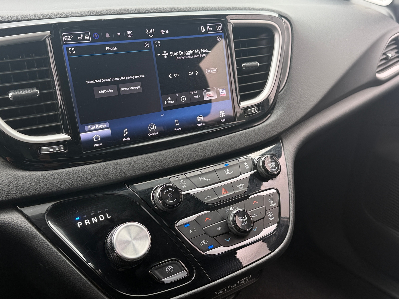 Thumbnail: 2025 Chrysler Pacifica - 3