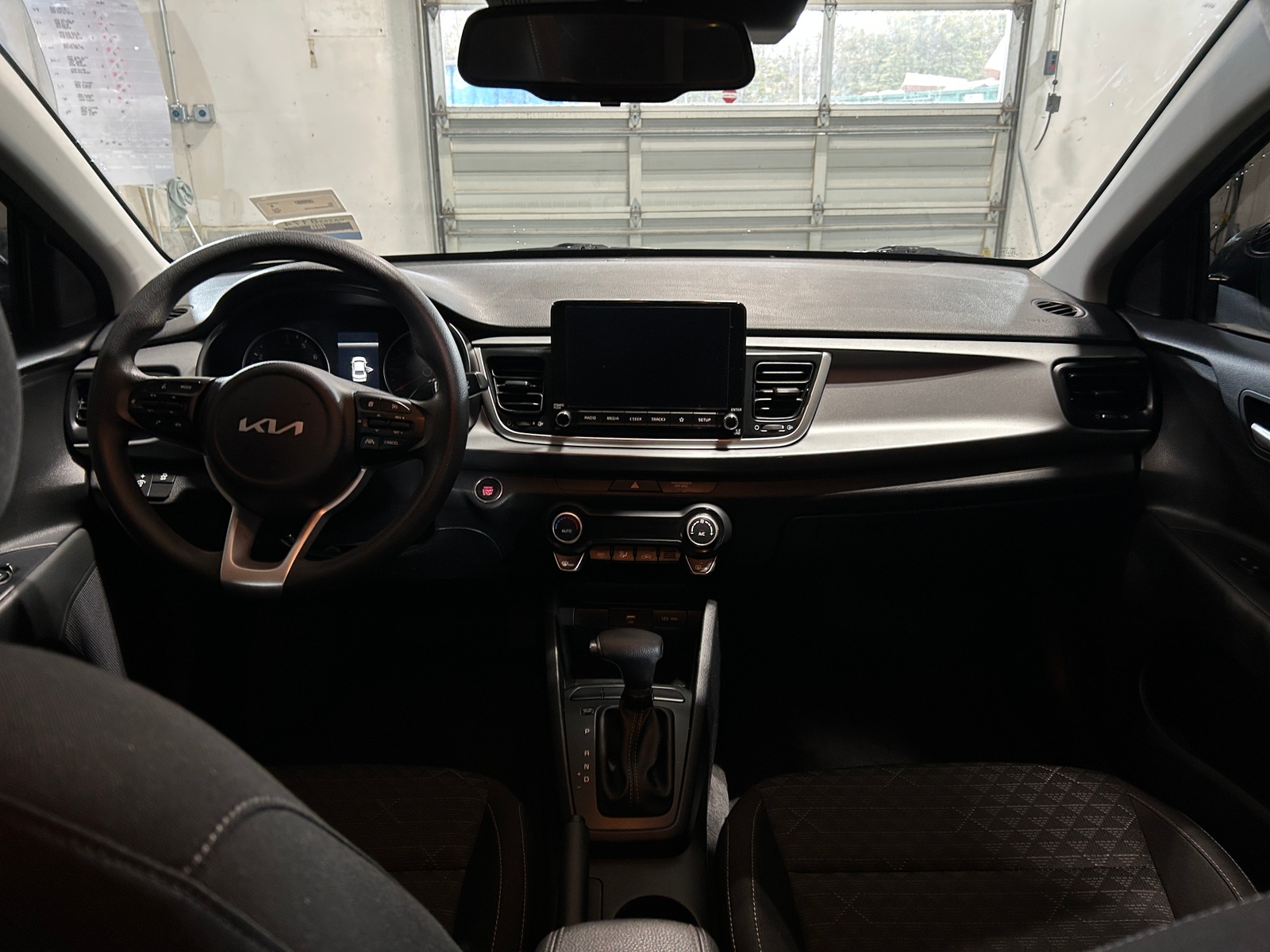 Thumbnail: 2022 Kia Rio - 3