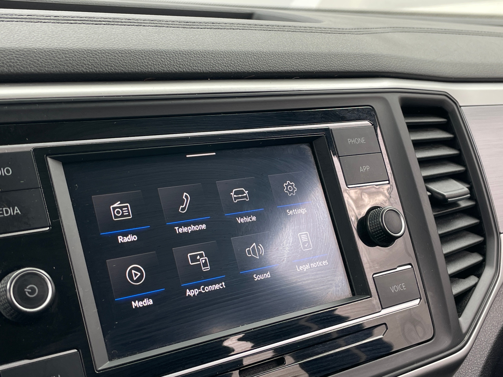 Thumbnail: 2021 Volkswagen Atlas - 4