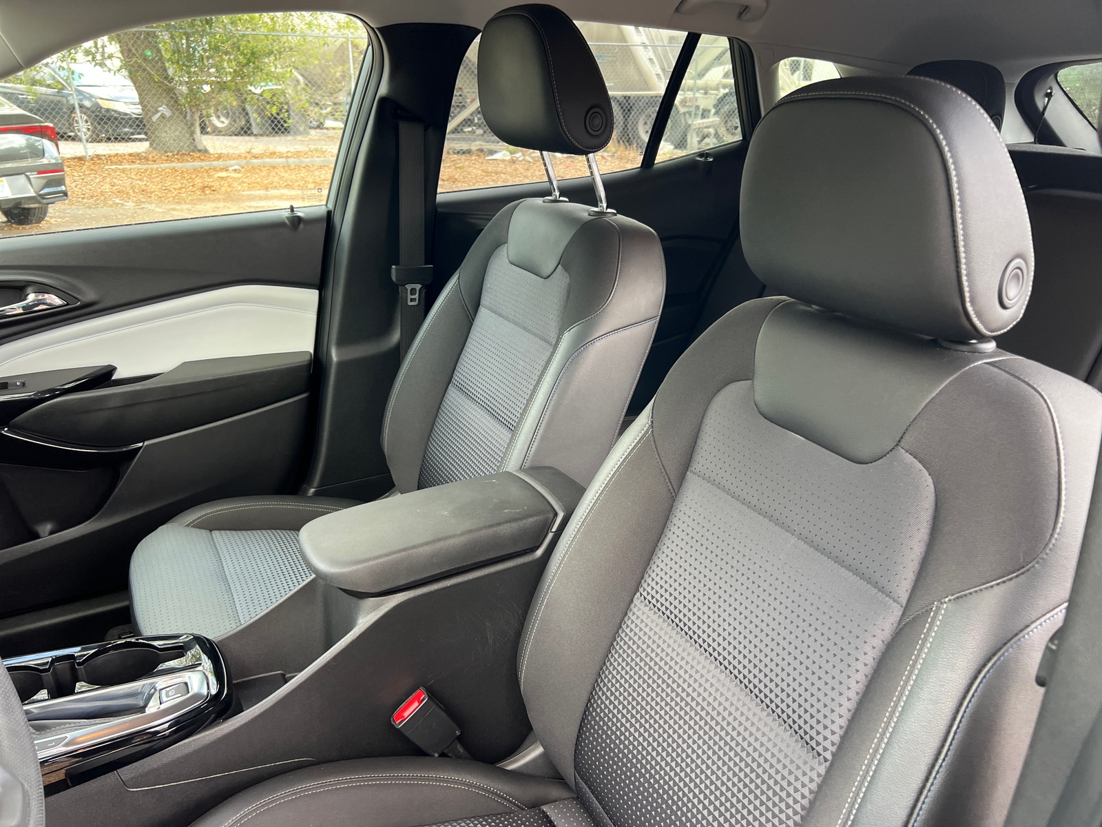 Thumbnail: 2025 Chevrolet Trax - 2