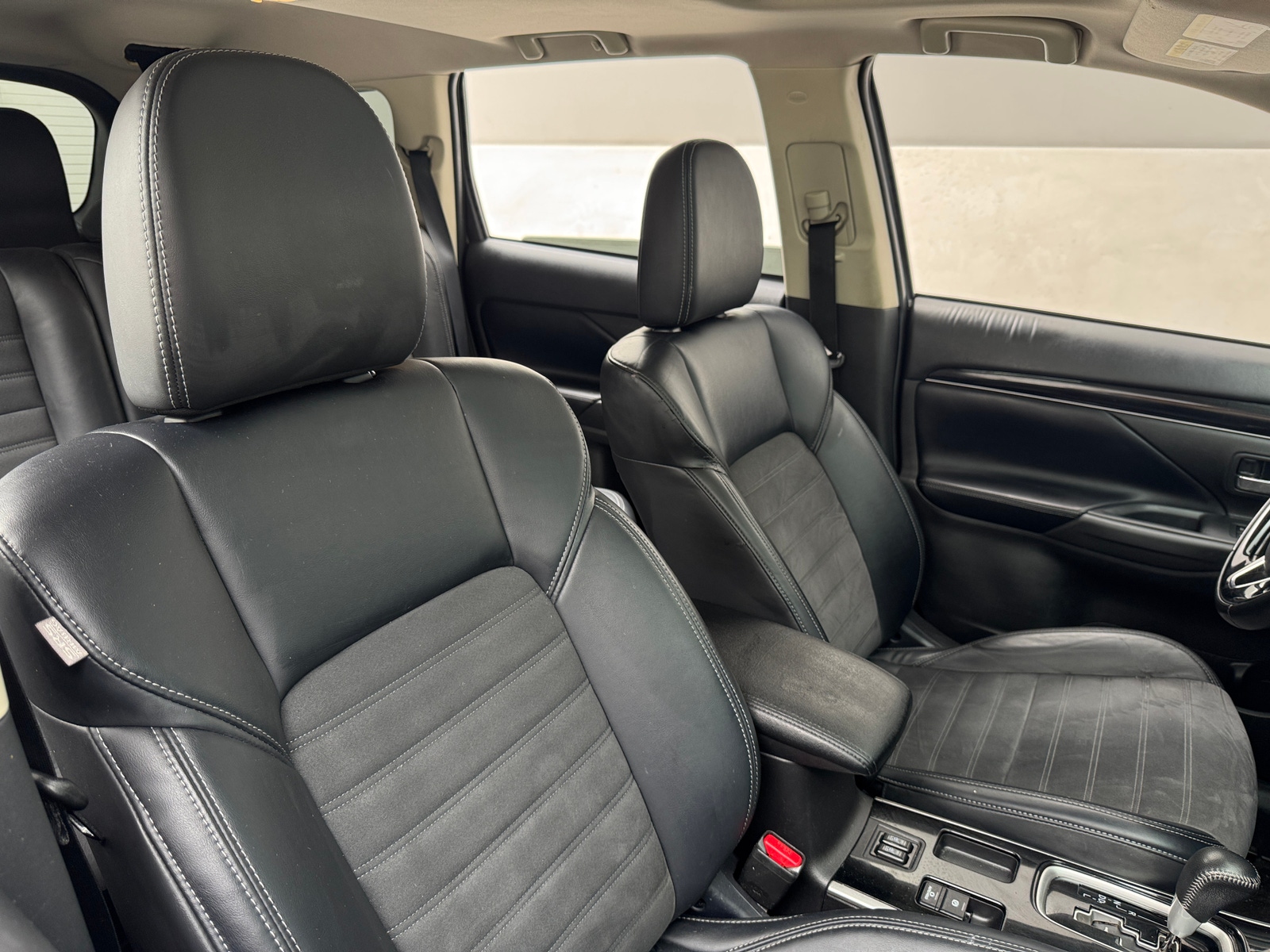 Thumbnail: 2019 Mitsubishi Outlander - 2