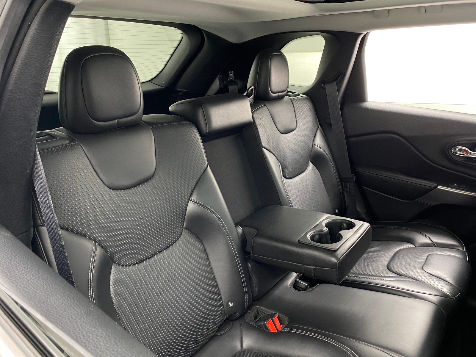 Thumbnail: 2019 Jeep Cherokee - 5