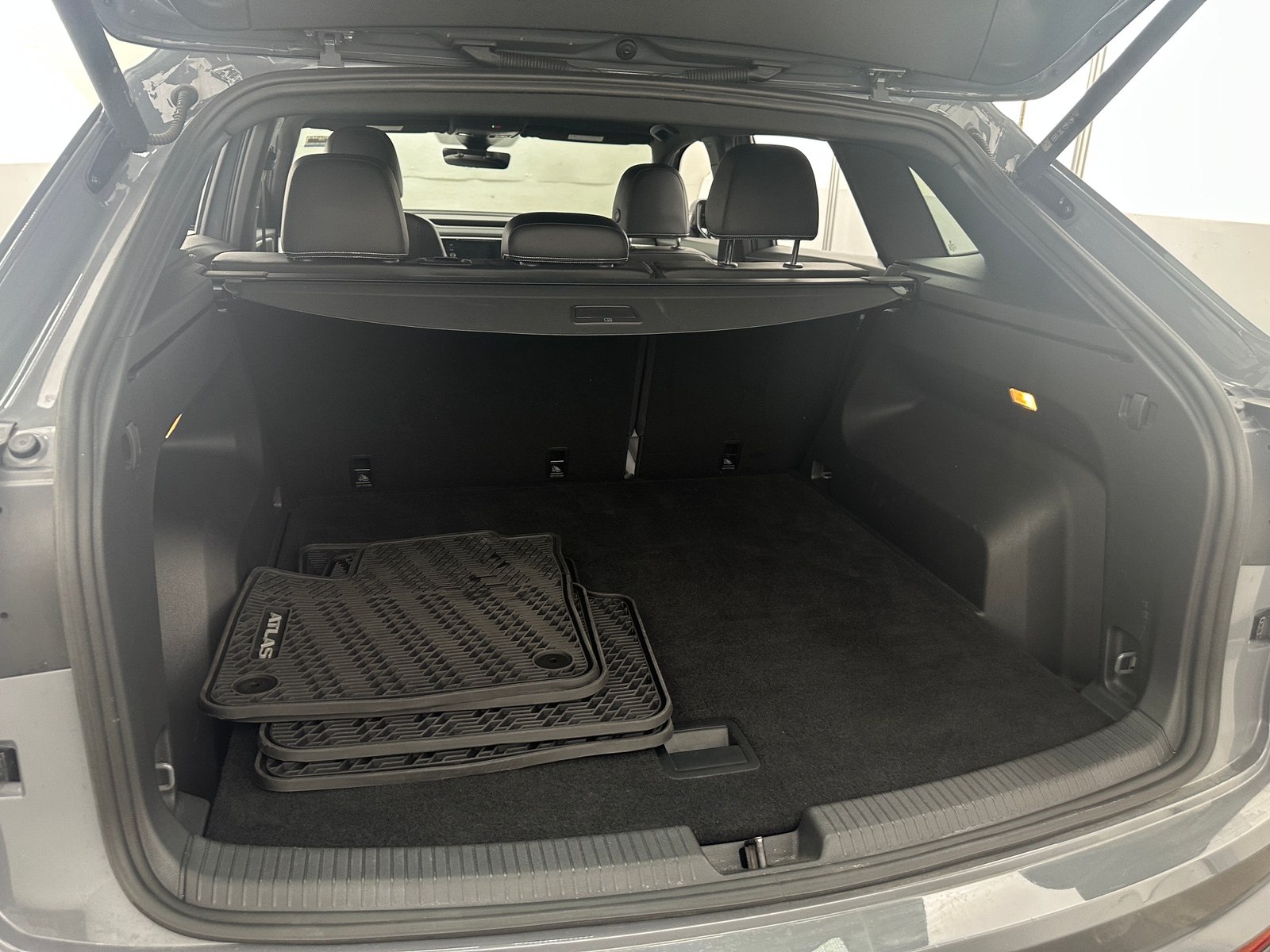 Thumbnail: 2023 Volkswagen Atlas - 6