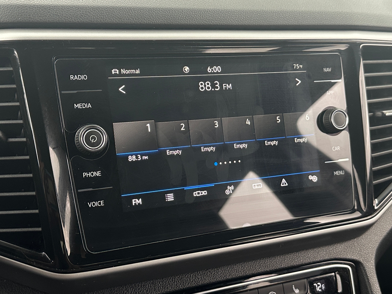 Thumbnail: 2023 Volkswagen Atlas - 3