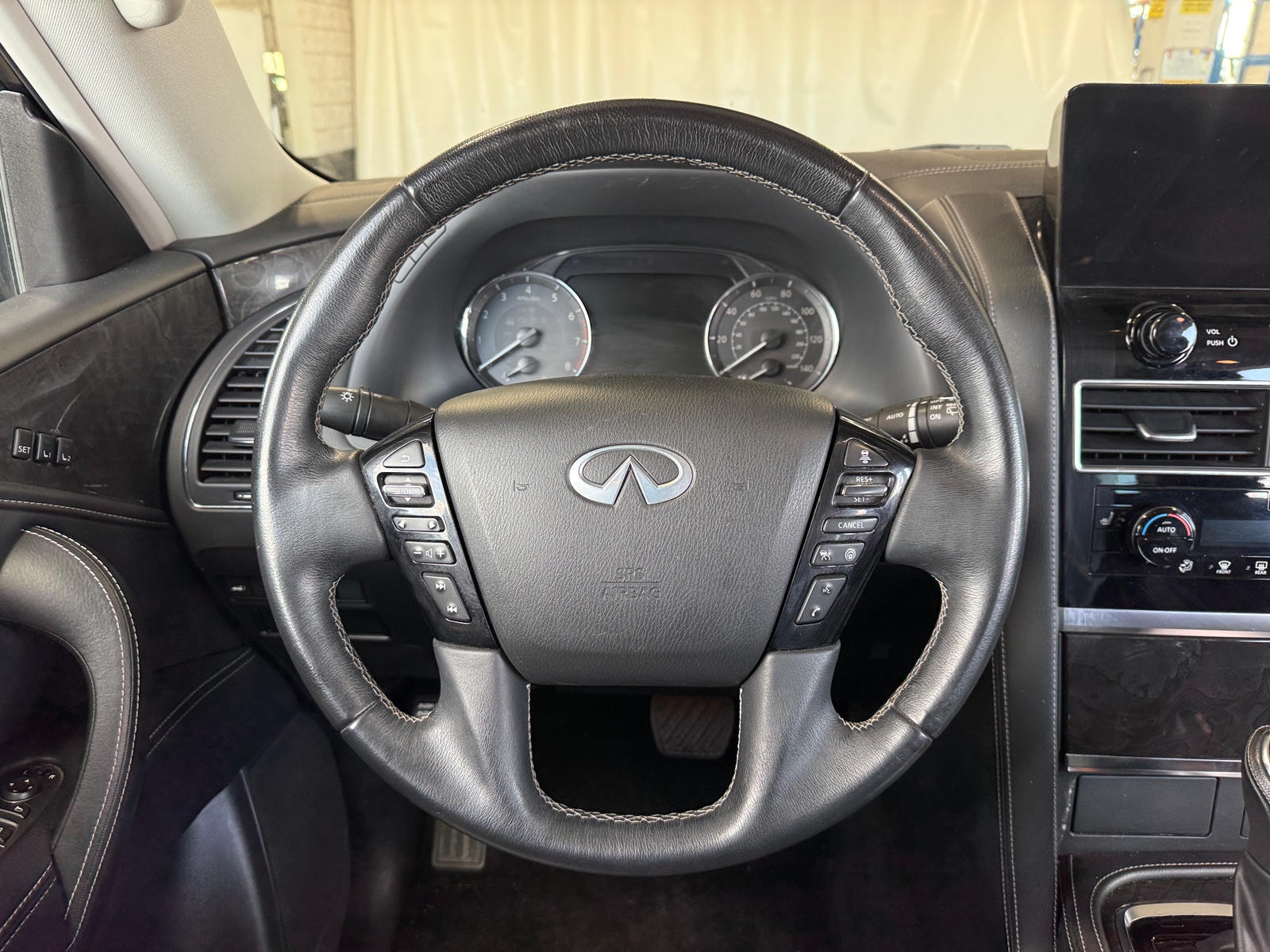 Thumbnail: 2023 INFINITI QX80 - 4