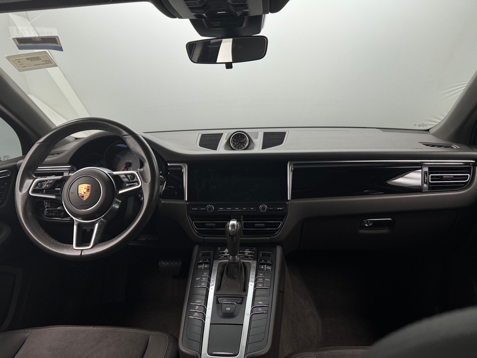 Thumbnail: 2020 Porsche Macan - 2