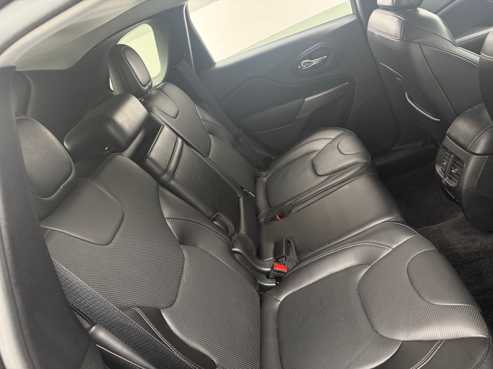 Thumbnail: 2019 Jeep Cherokee - 5