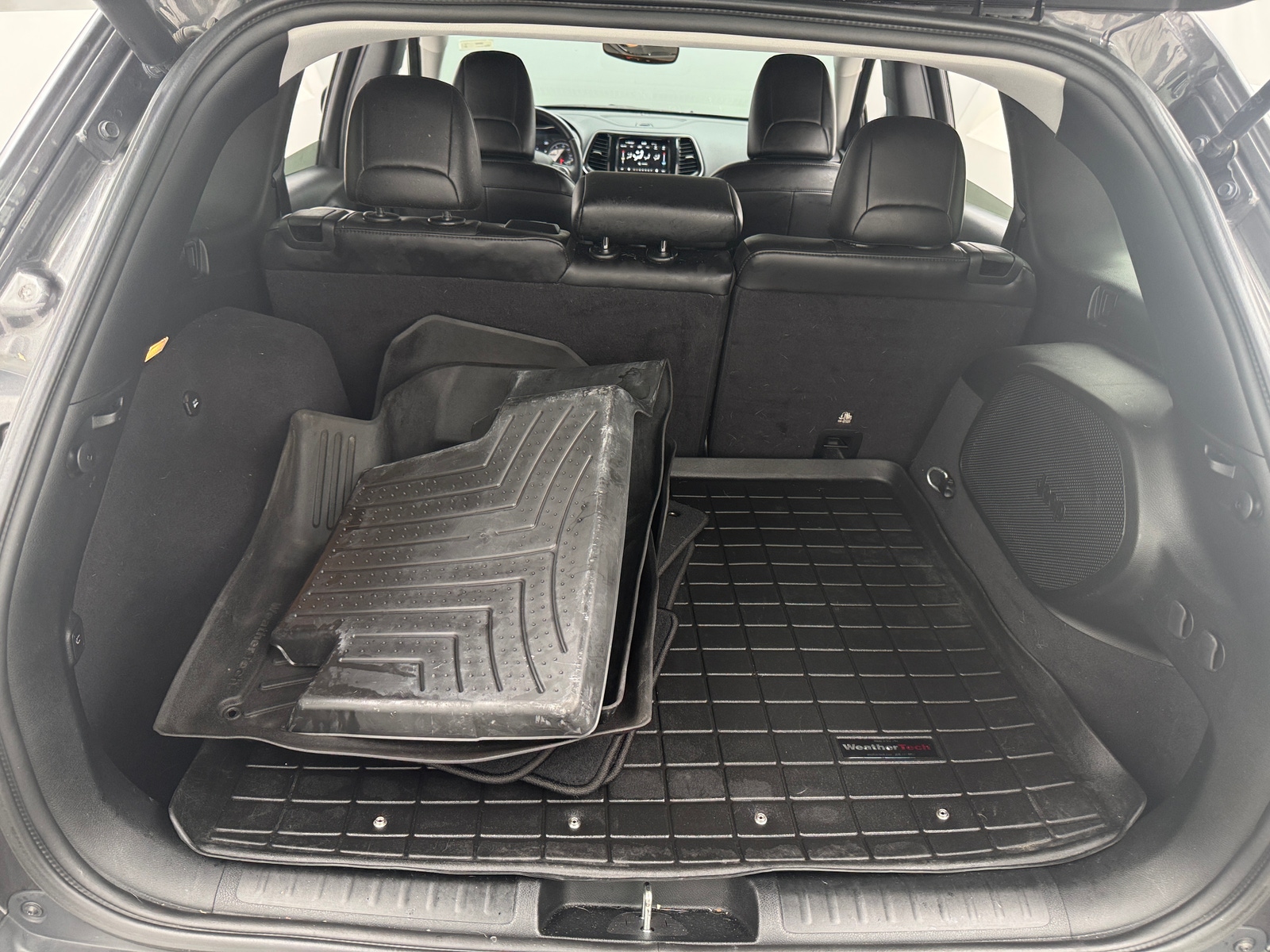 Thumbnail: 2019 Jeep Cherokee - 6