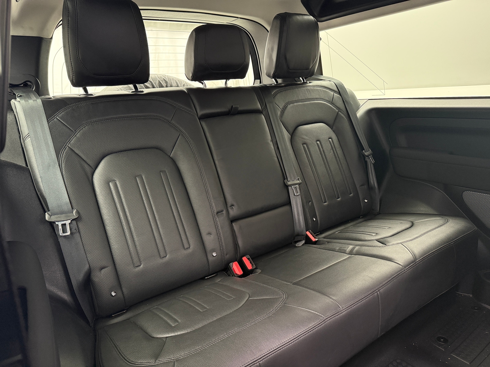 Thumbnail: 2022 Land Rover Defender - 5