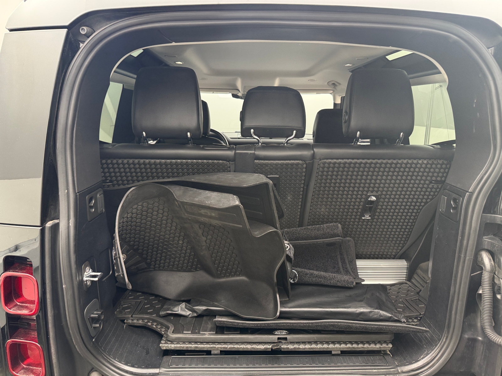 Thumbnail: 2022 Land Rover Defender - 6