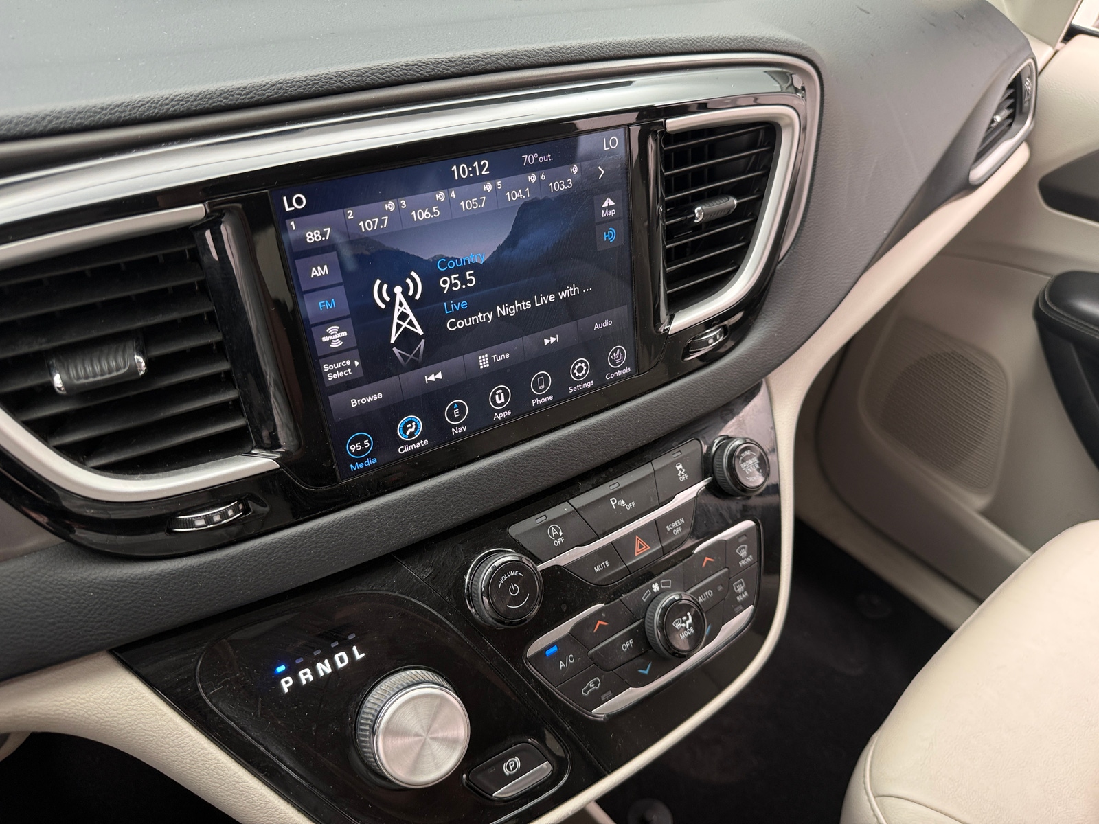 Thumbnail: 2020 Chrysler Pacifica - 3