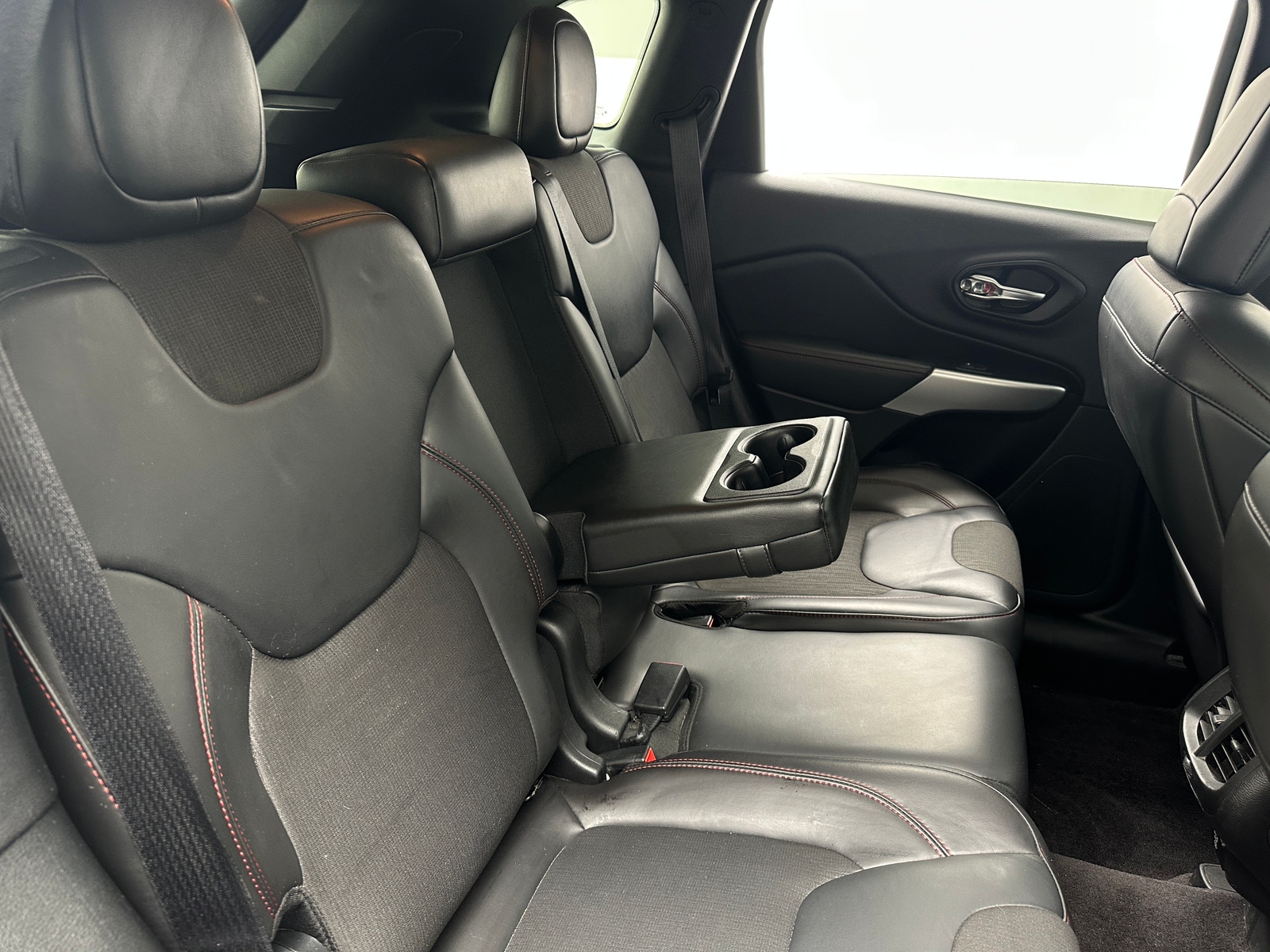 Thumbnail: 2018 Jeep Cherokee - 6