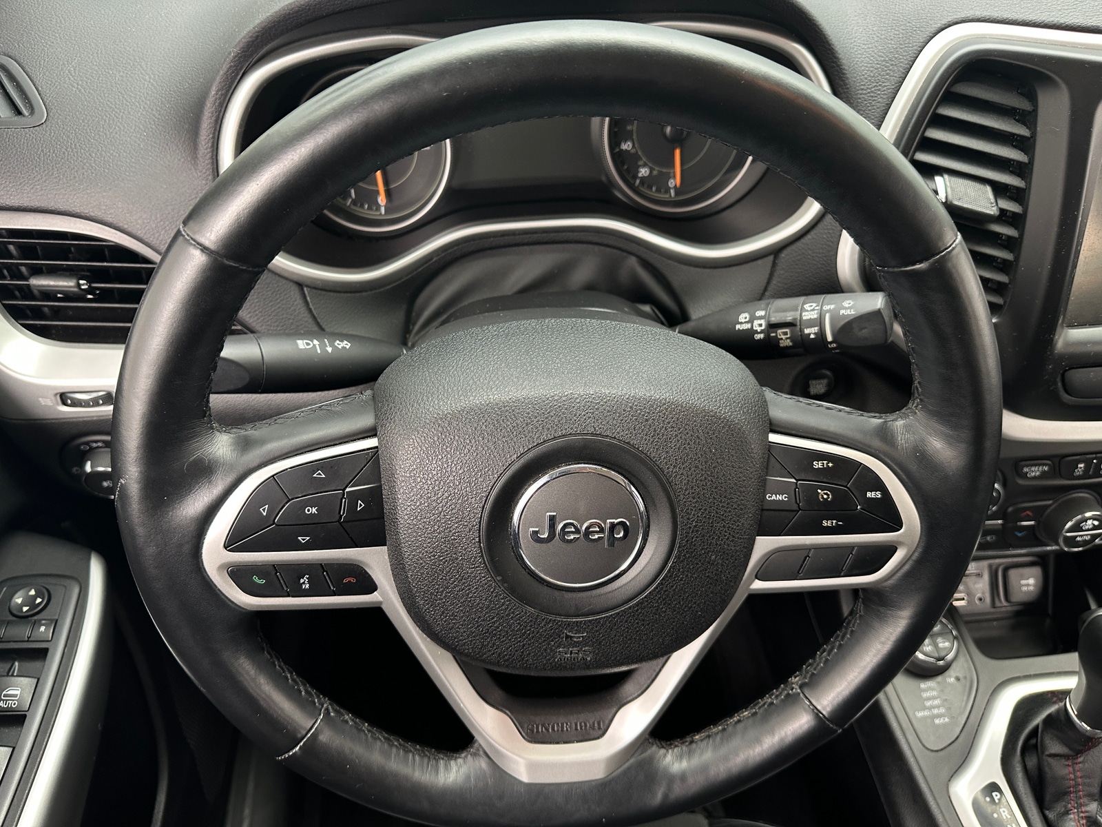 Thumbnail: 2018 Jeep Cherokee - 5