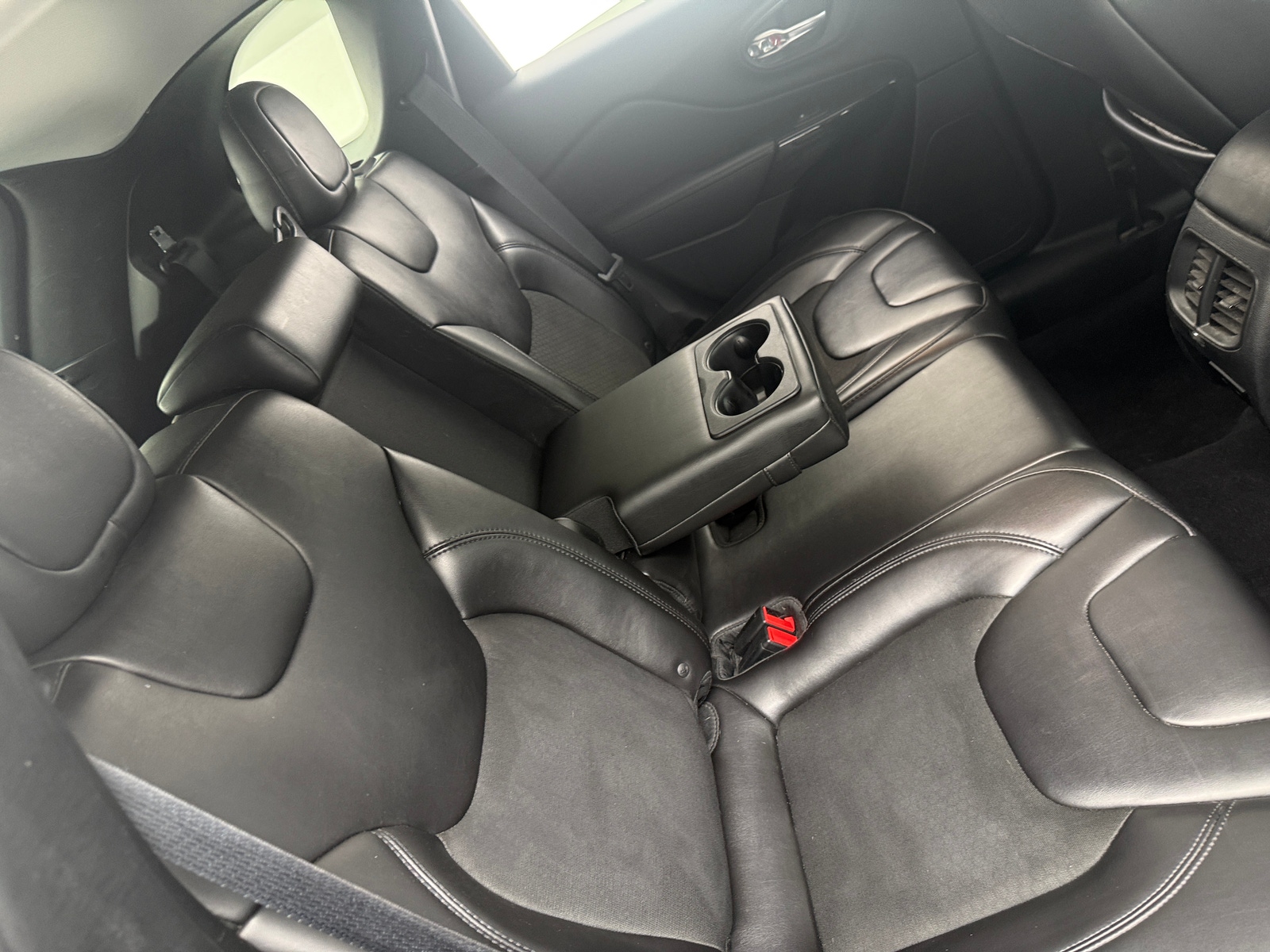 Thumbnail: 2019 Jeep Cherokee - 6