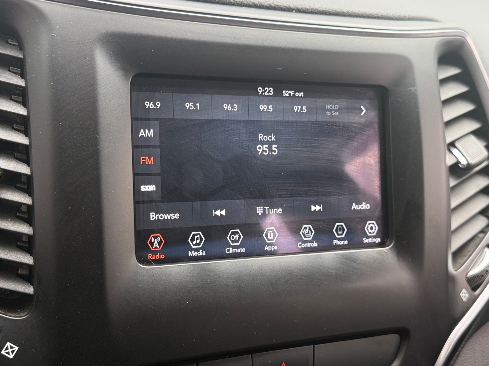 Thumbnail: 2019 Jeep Cherokee - 4