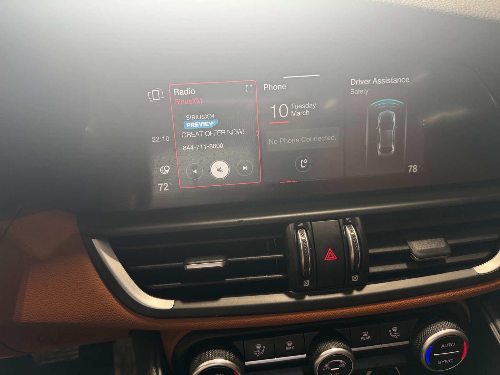 Thumbnail: 2021 Alfa Romeo Giulia - 4