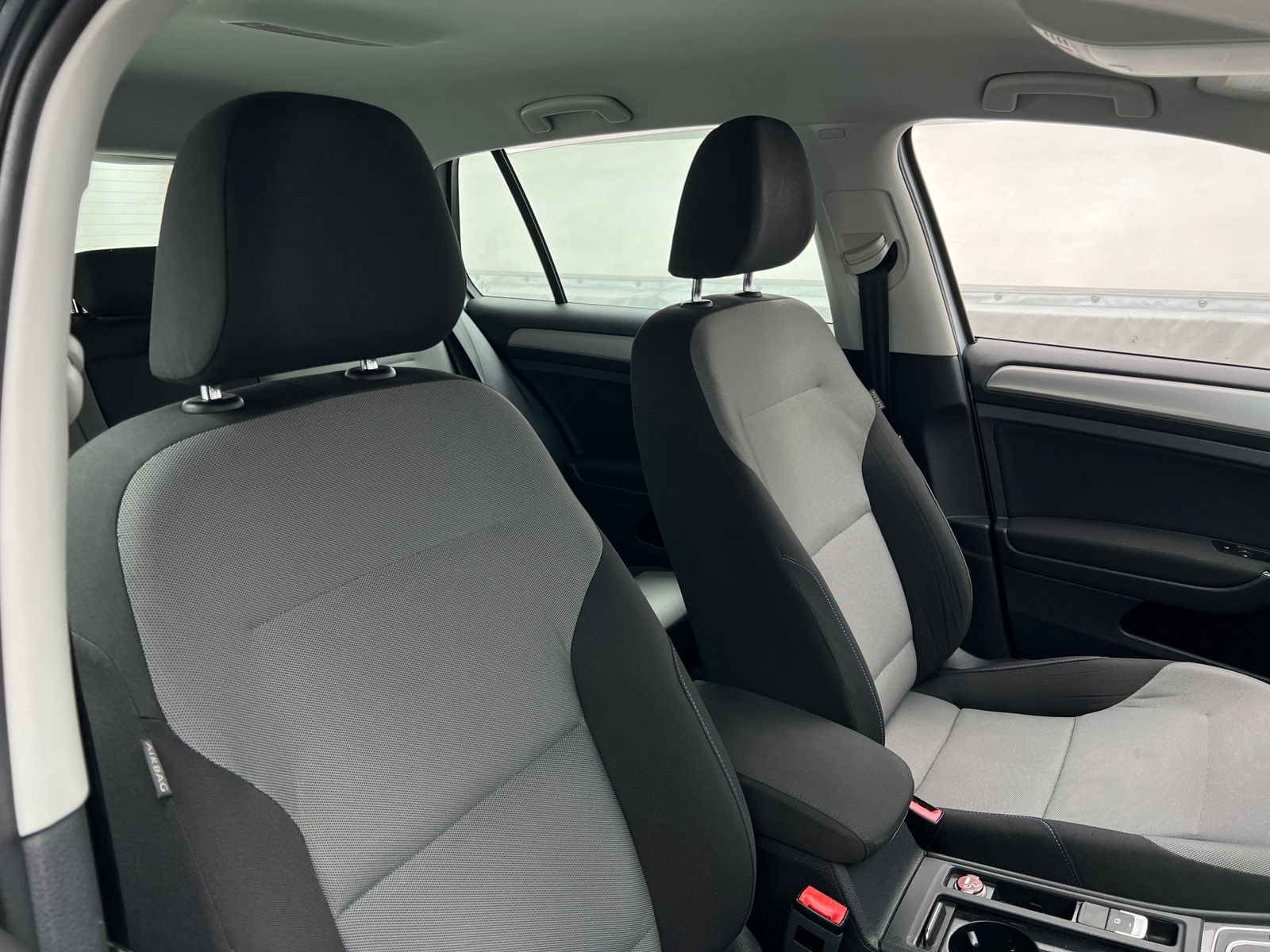 Thumbnail: 2016 Volkswagen e-Golf - 2