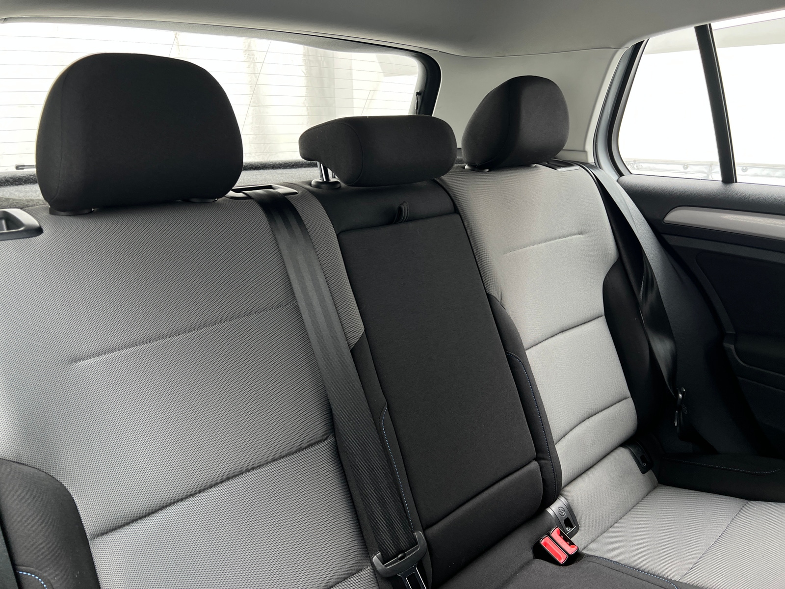 Thumbnail: 2016 Volkswagen e-Golf - 5