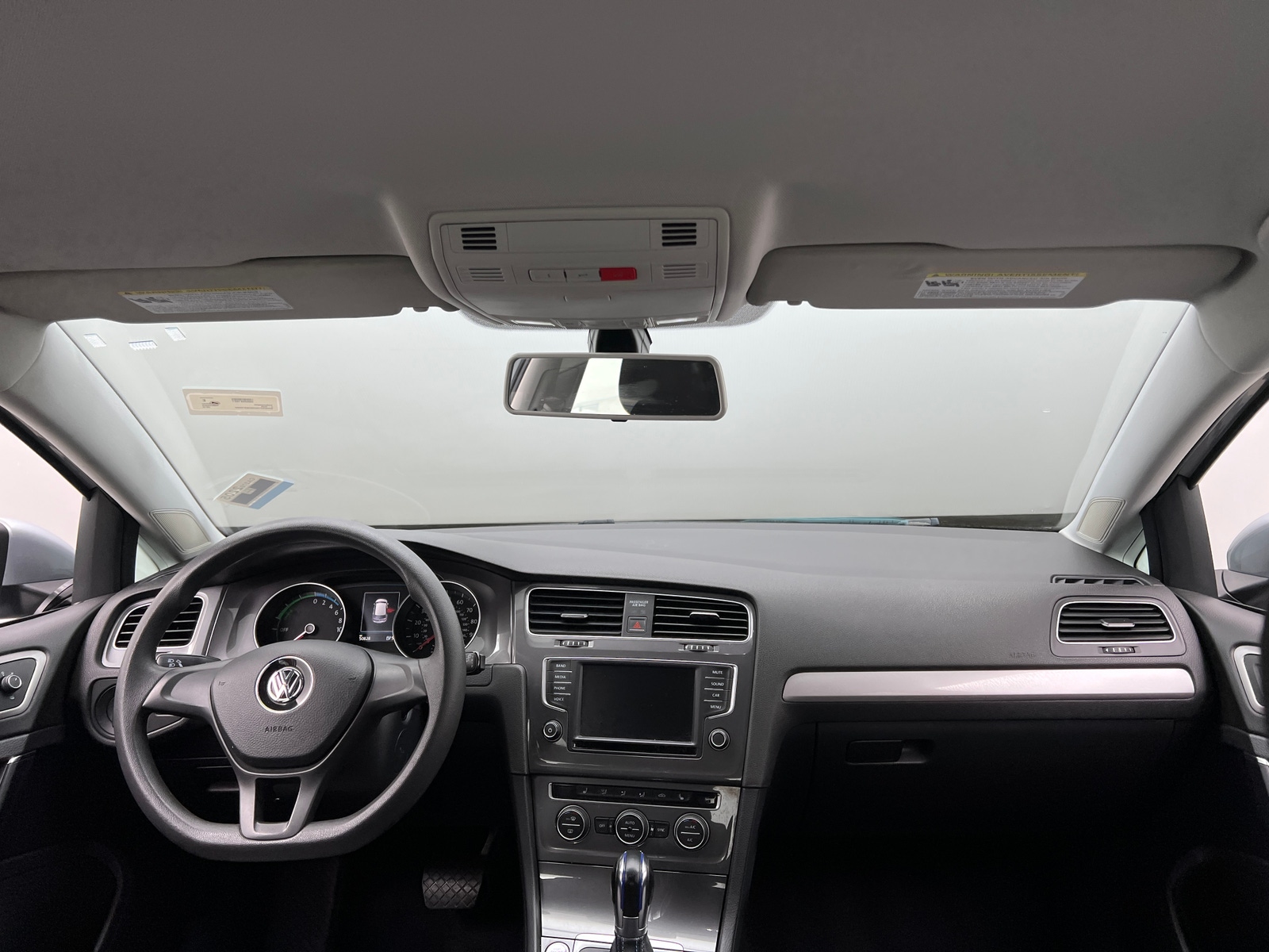 Thumbnail: 2016 Volkswagen e-Golf - 3