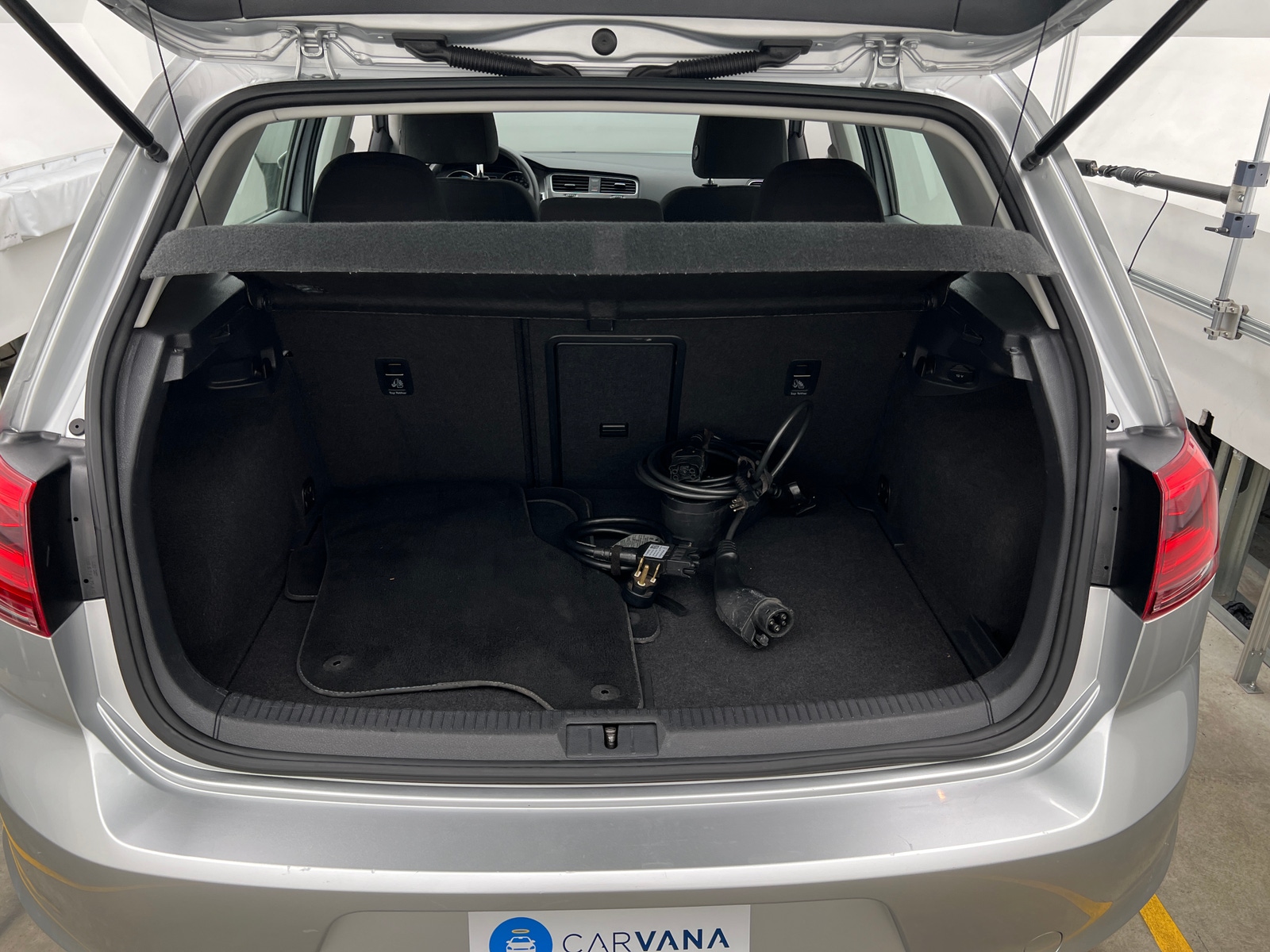 Thumbnail: 2016 Volkswagen e-Golf - 6