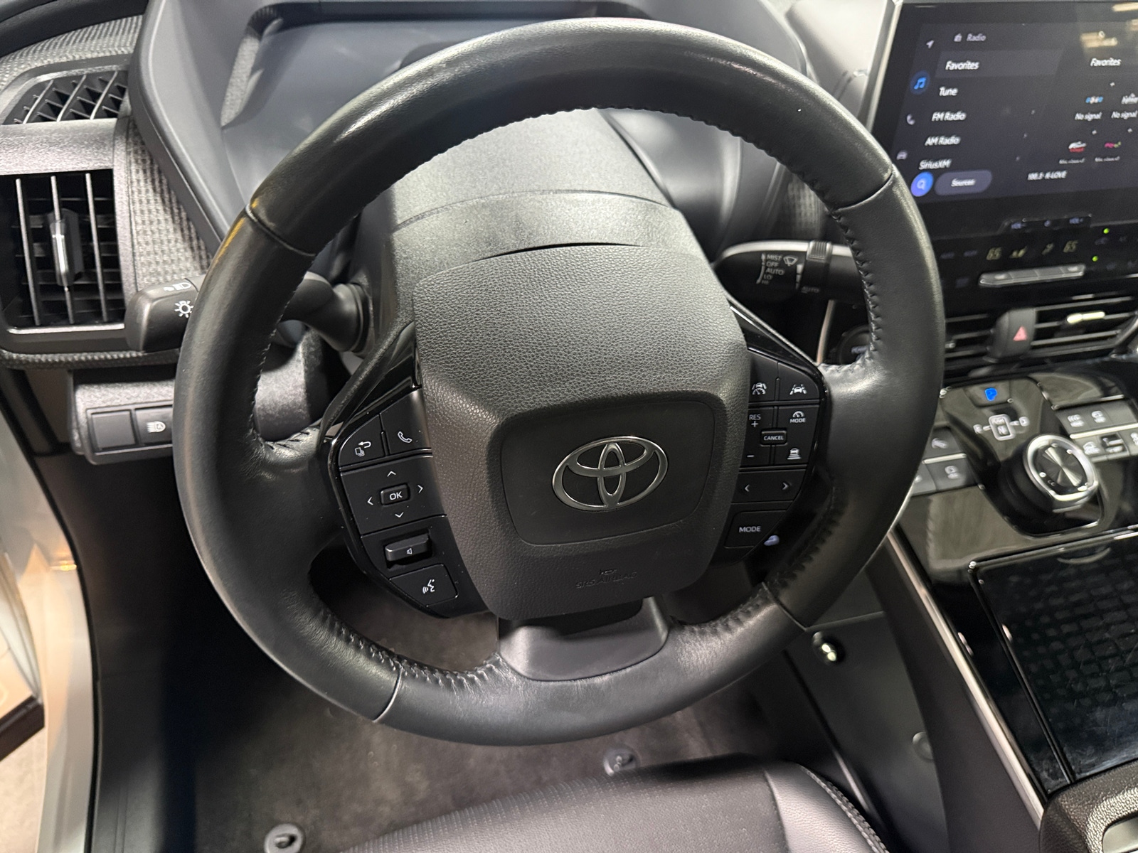 Thumbnail: 2023 Toyota bZ4X - 4