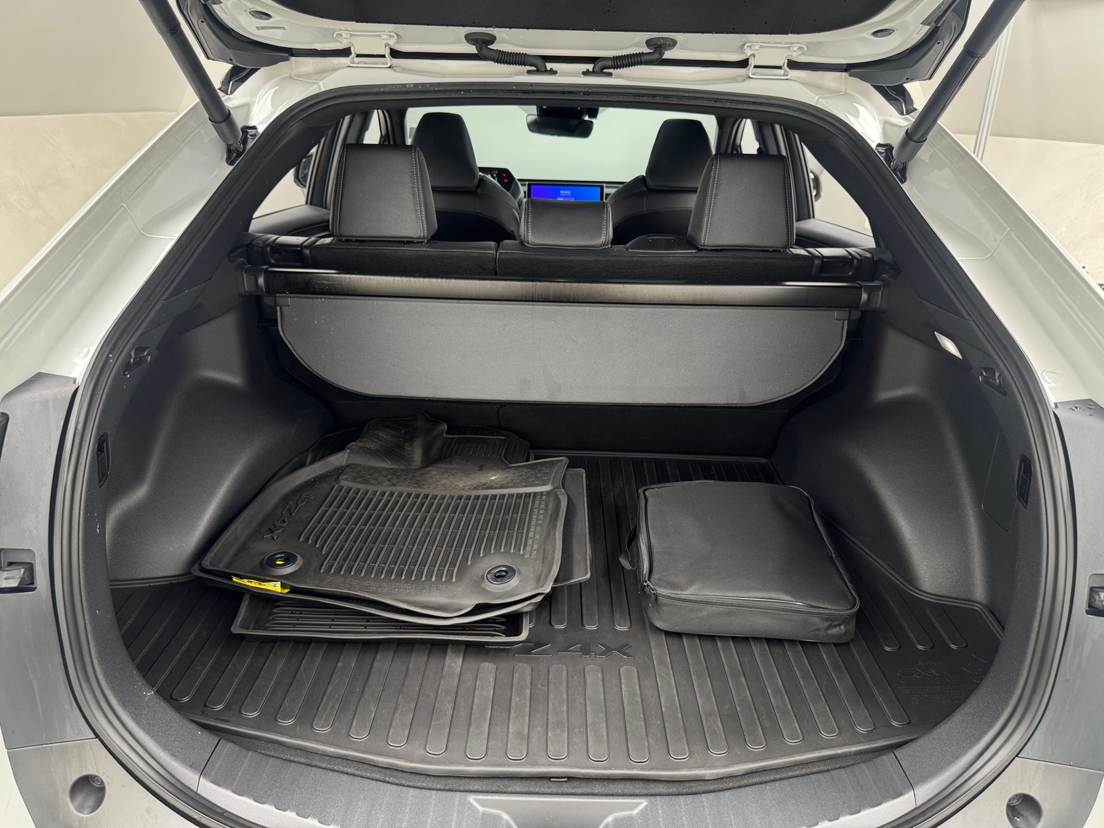 Thumbnail: 2023 Toyota bZ4X - 6