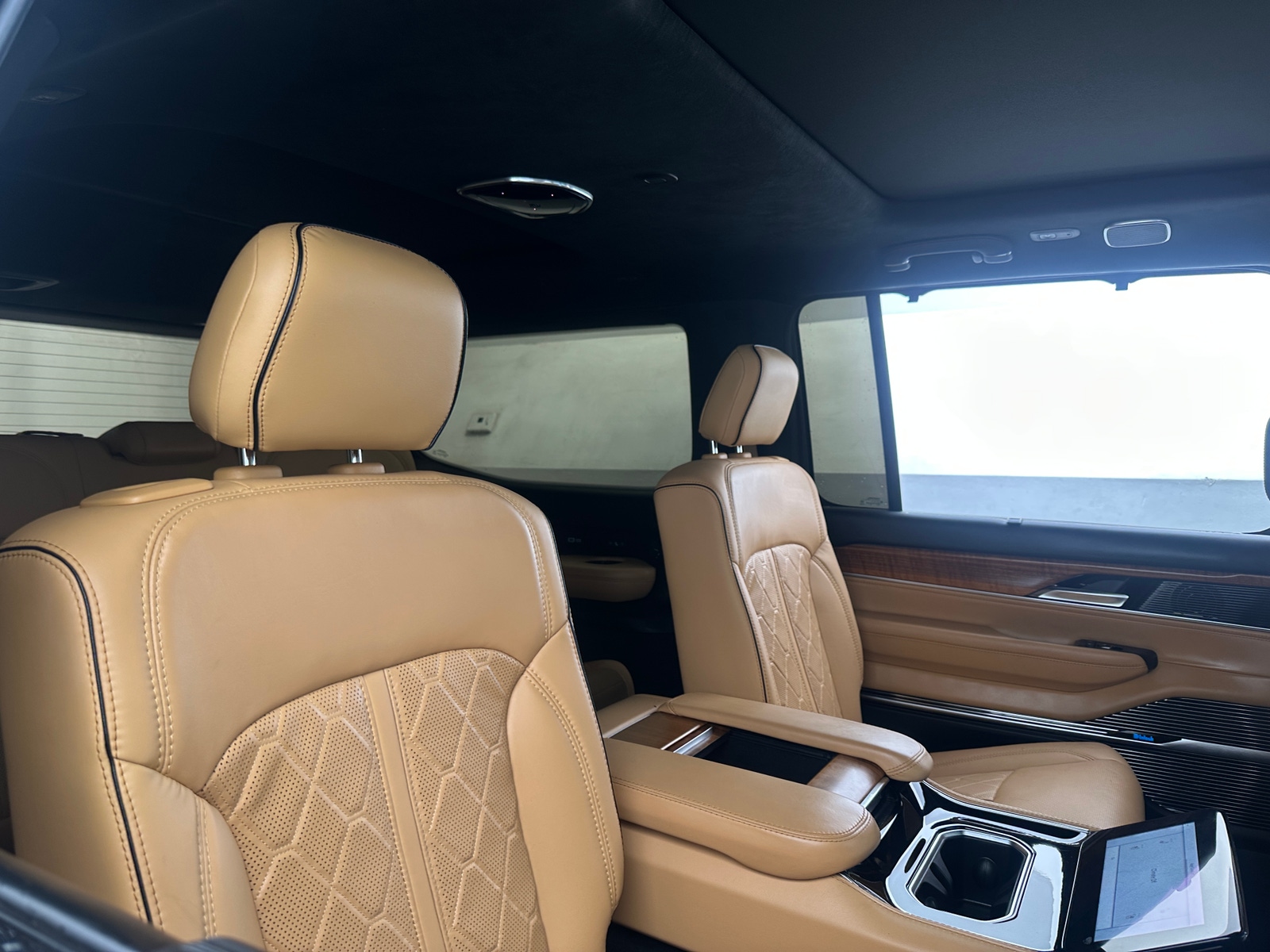 Thumbnail: 2023 Jeep Grand Wagoneer - 5