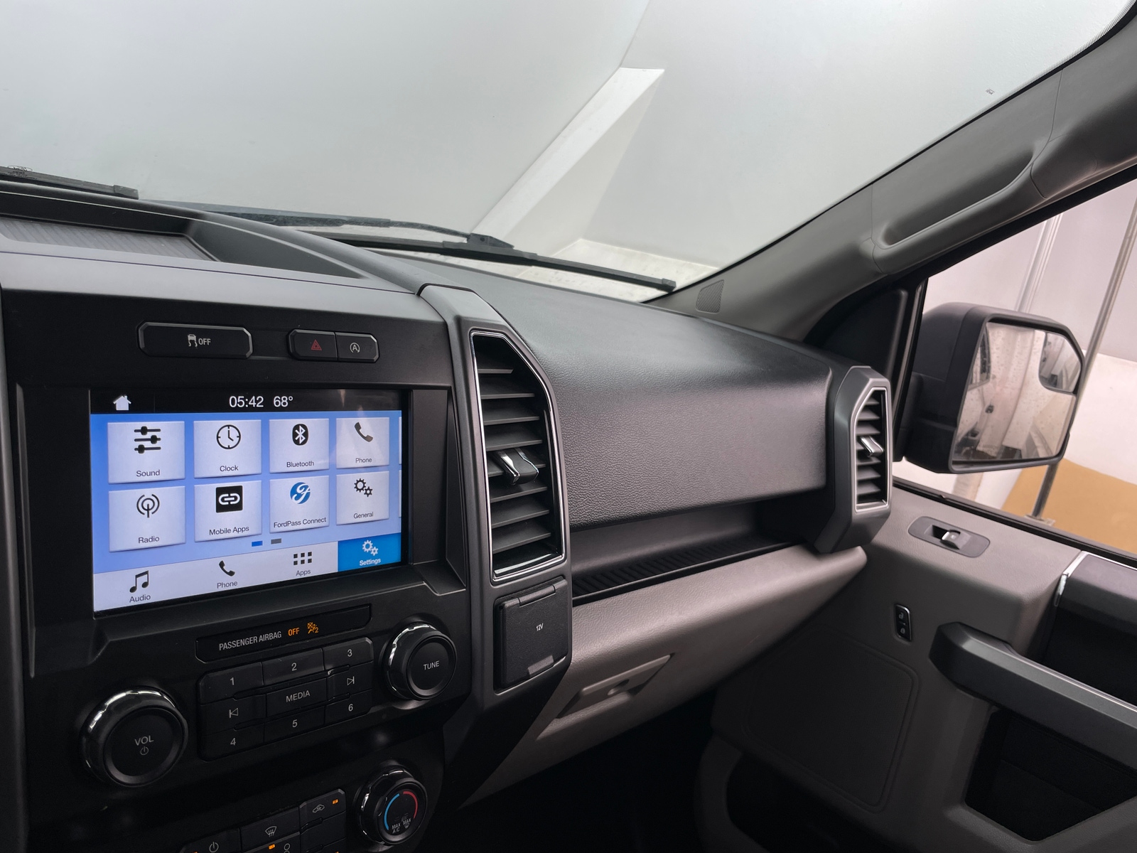 Thumbnail: 2019 Ford Econoline - 4