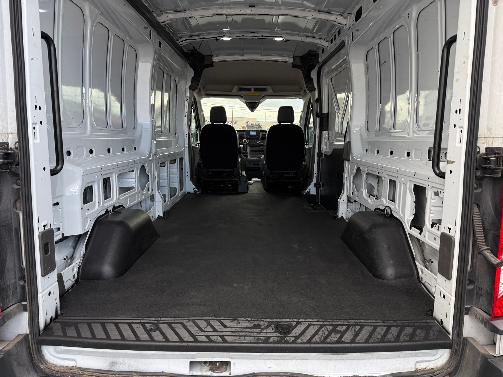 Thumbnail: 2020 Ford Transit Series - 6